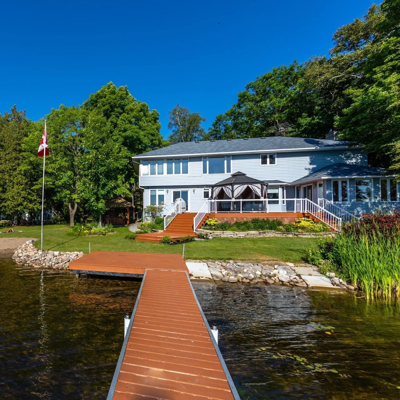 Cottage on the lakefront with a personal dock and beach