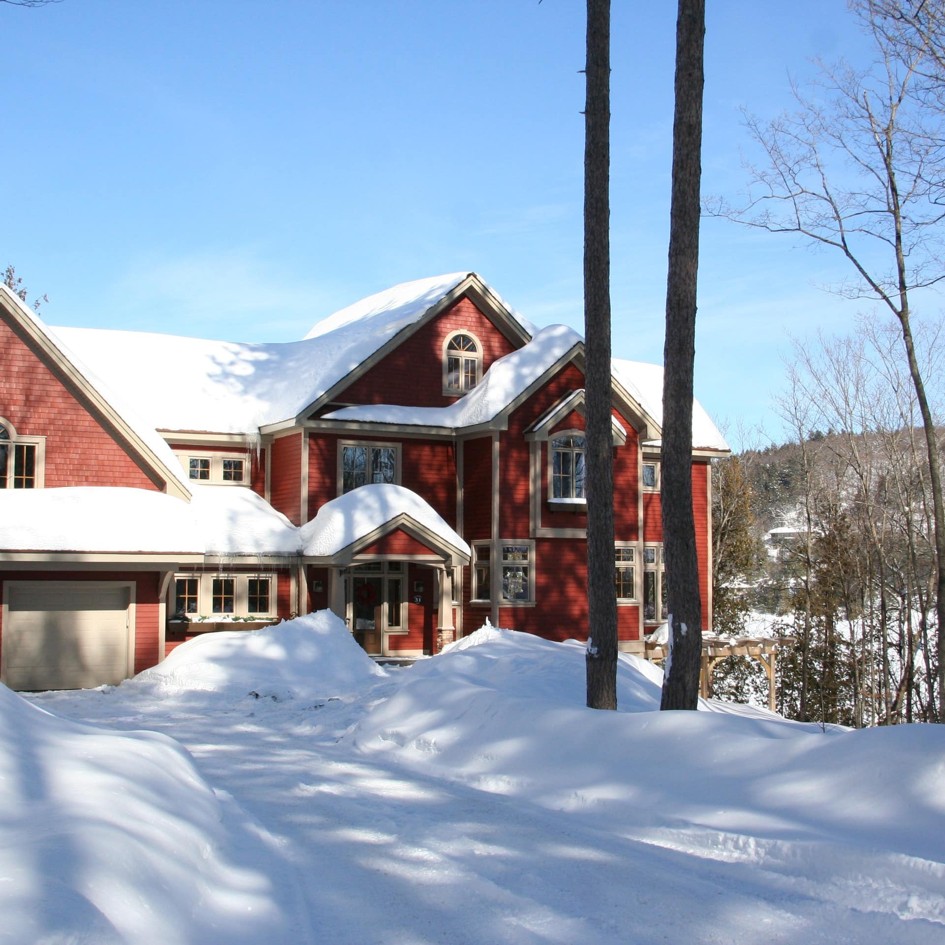 Snow-covered home in mountains of Ottawa close to ski slopes