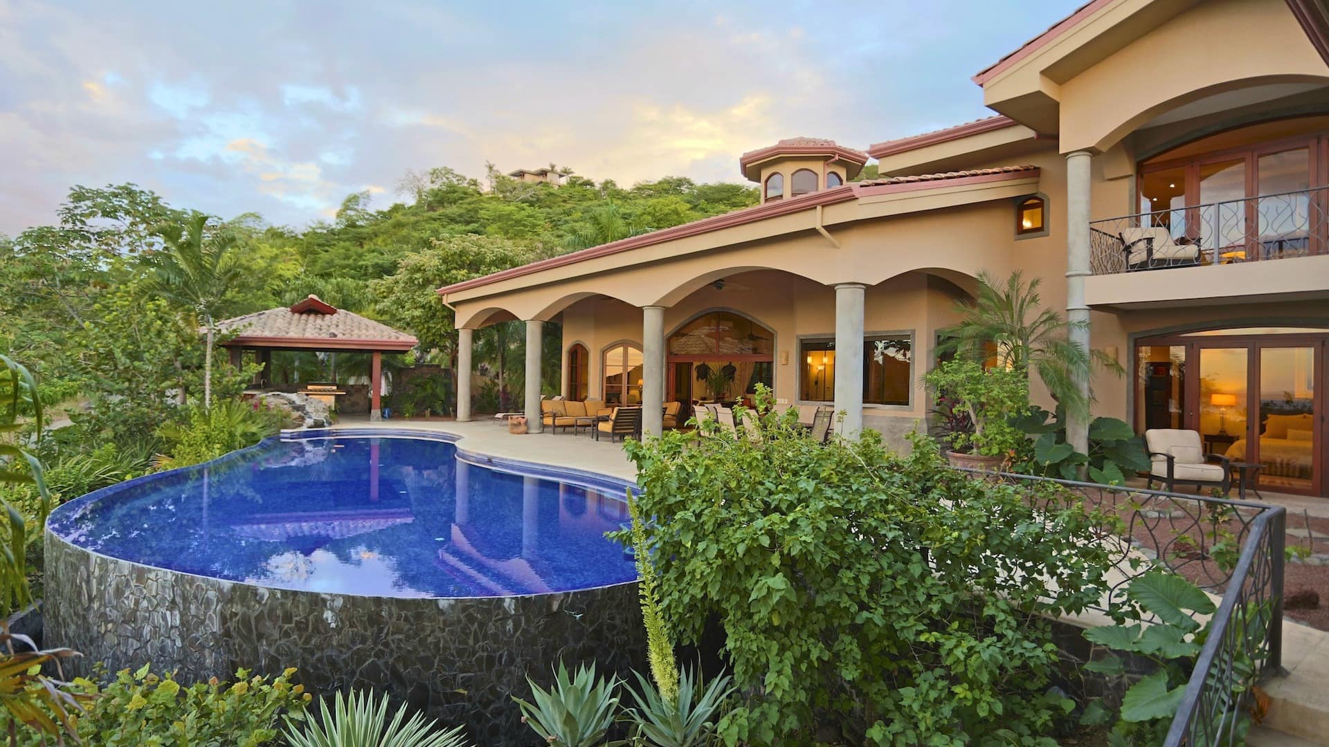 Explore Costa Rica villas