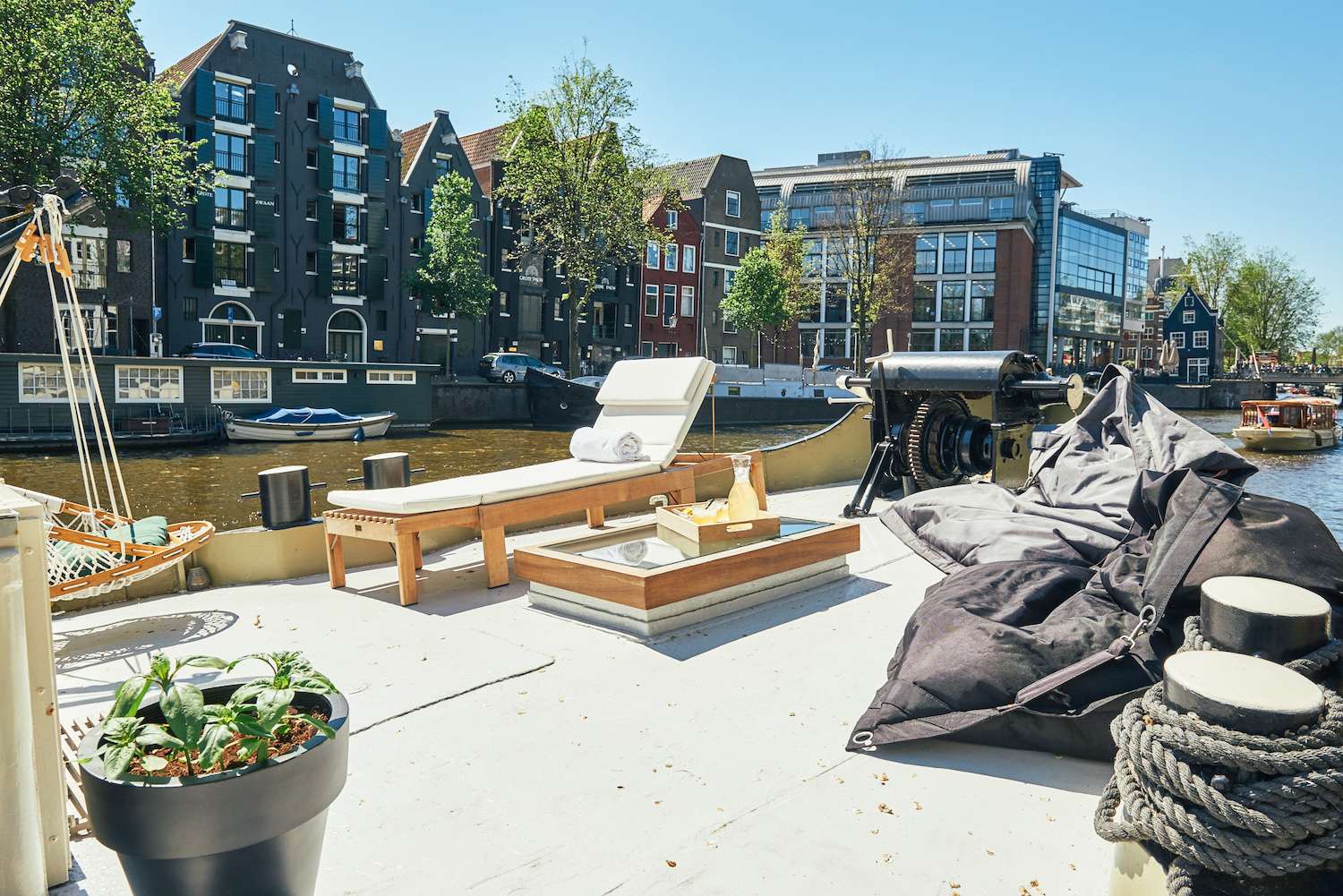 Luxury houseboat in Amsterdam Center