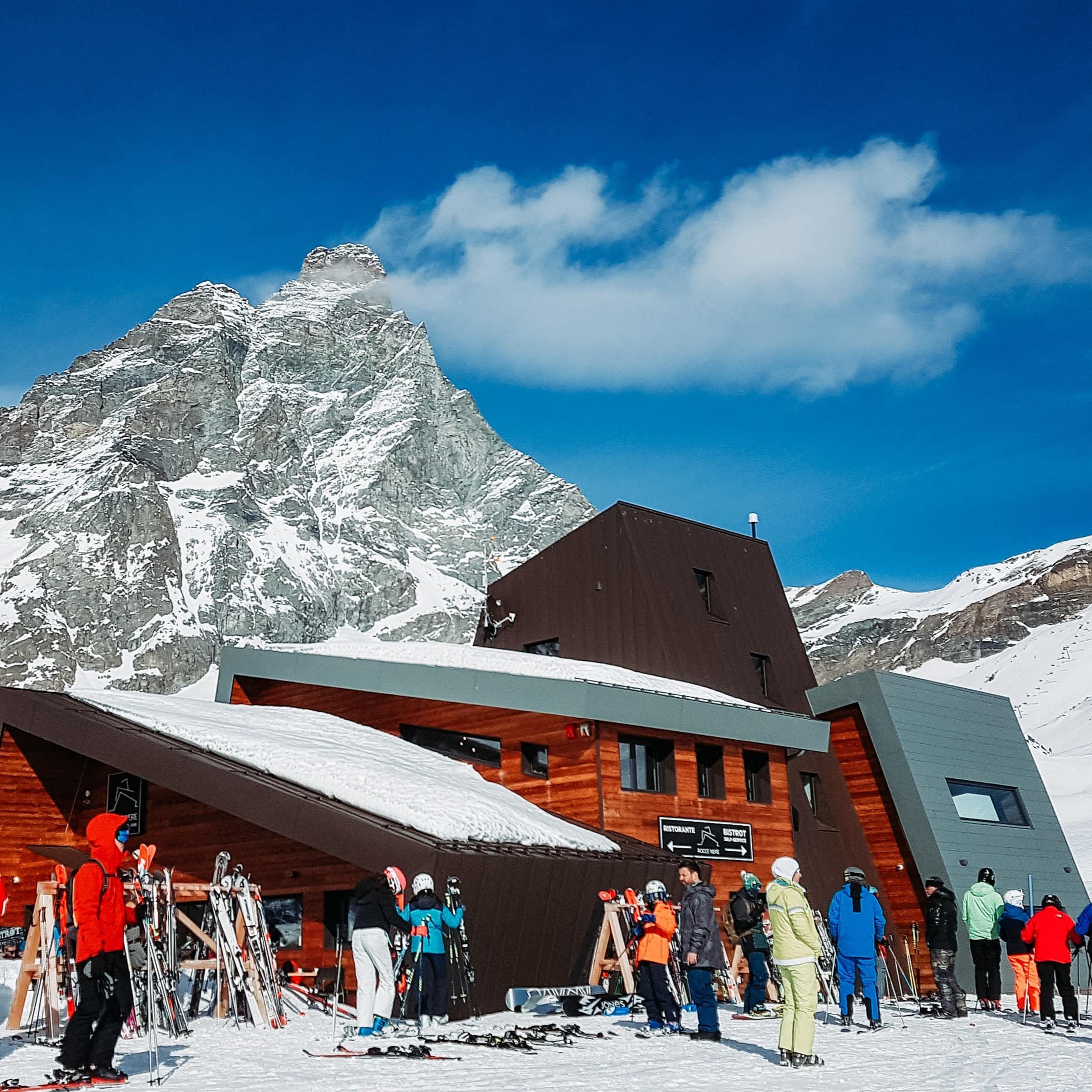 Discover the Ultimate Skiing Adventure: Cervinia to Zermatt!
