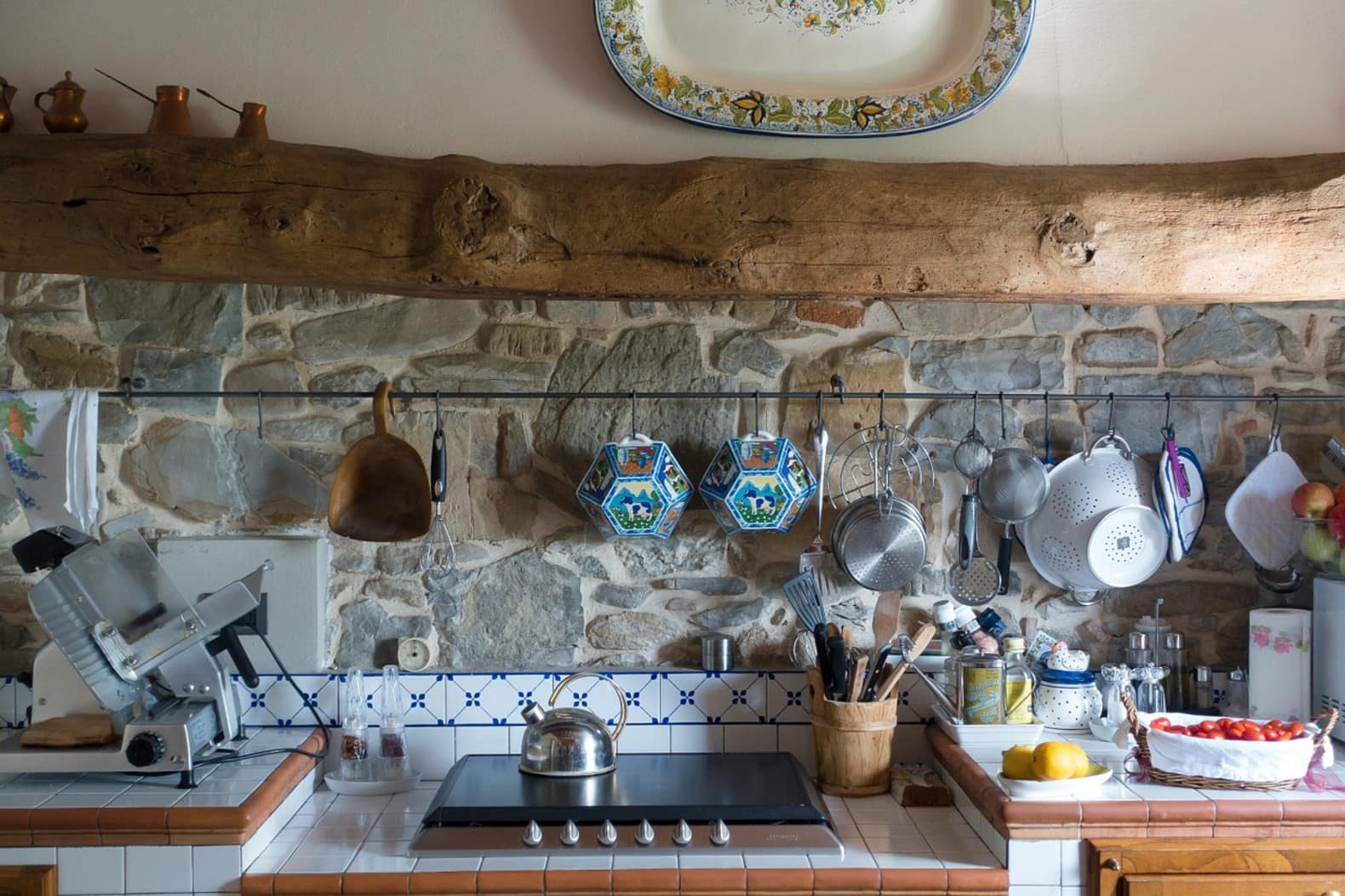 A traditional Tuscan kitchen like the one you might find in Tuscany villas for rent