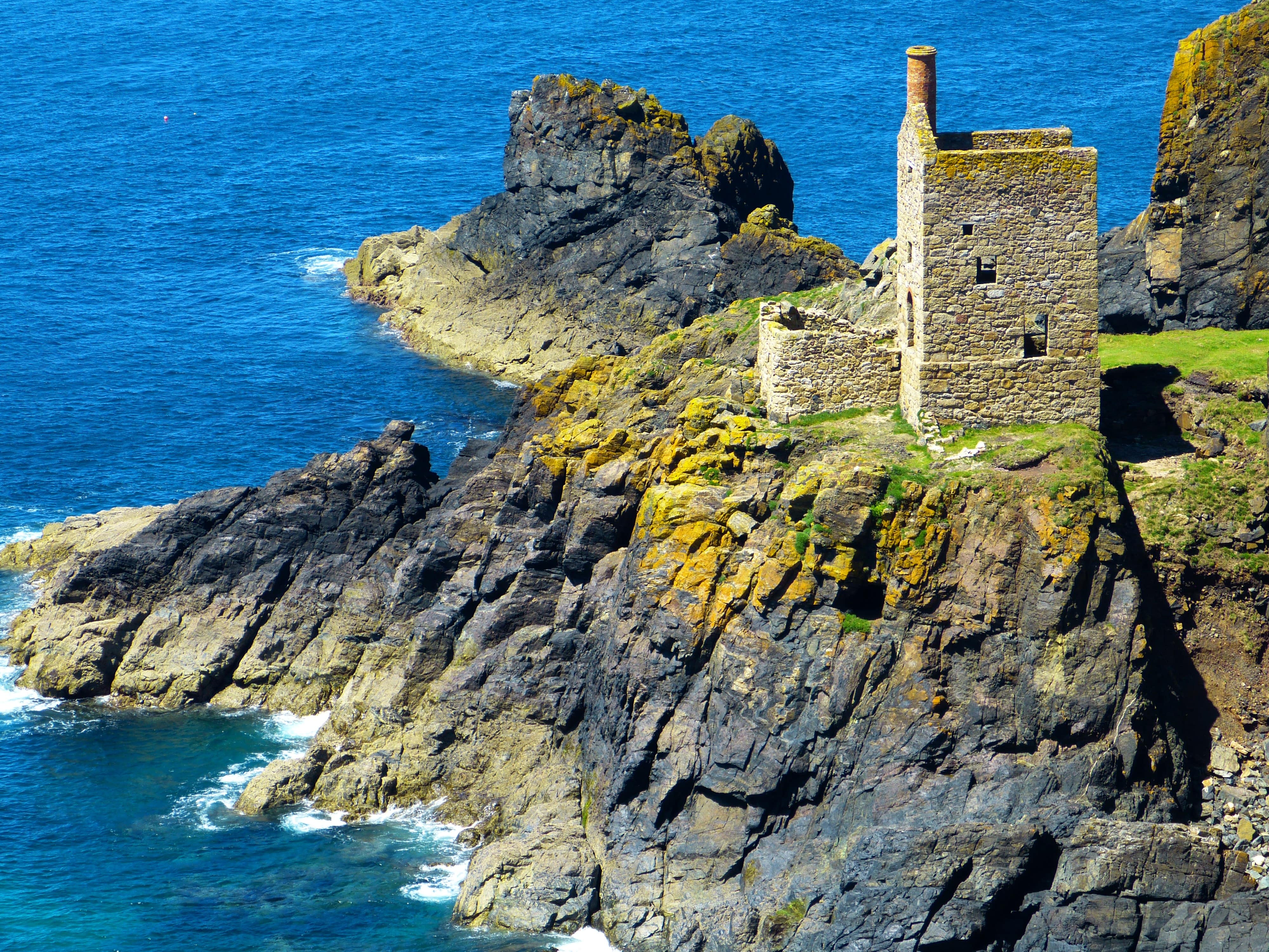 Discover secret coves along Cornwall’s stunning coastline on a UK mini break