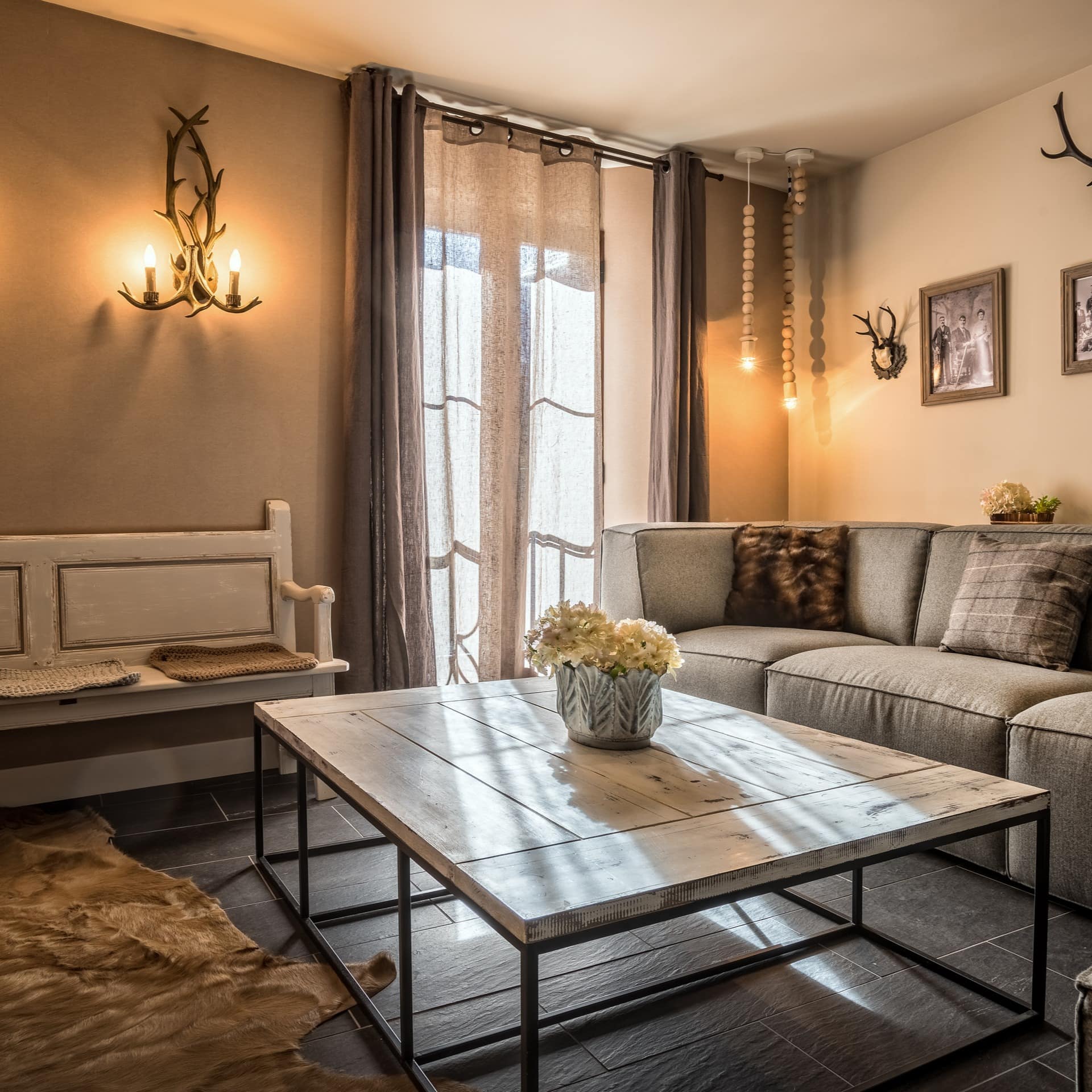 Fantástico y amplio salón de una de nuestras casas rurales