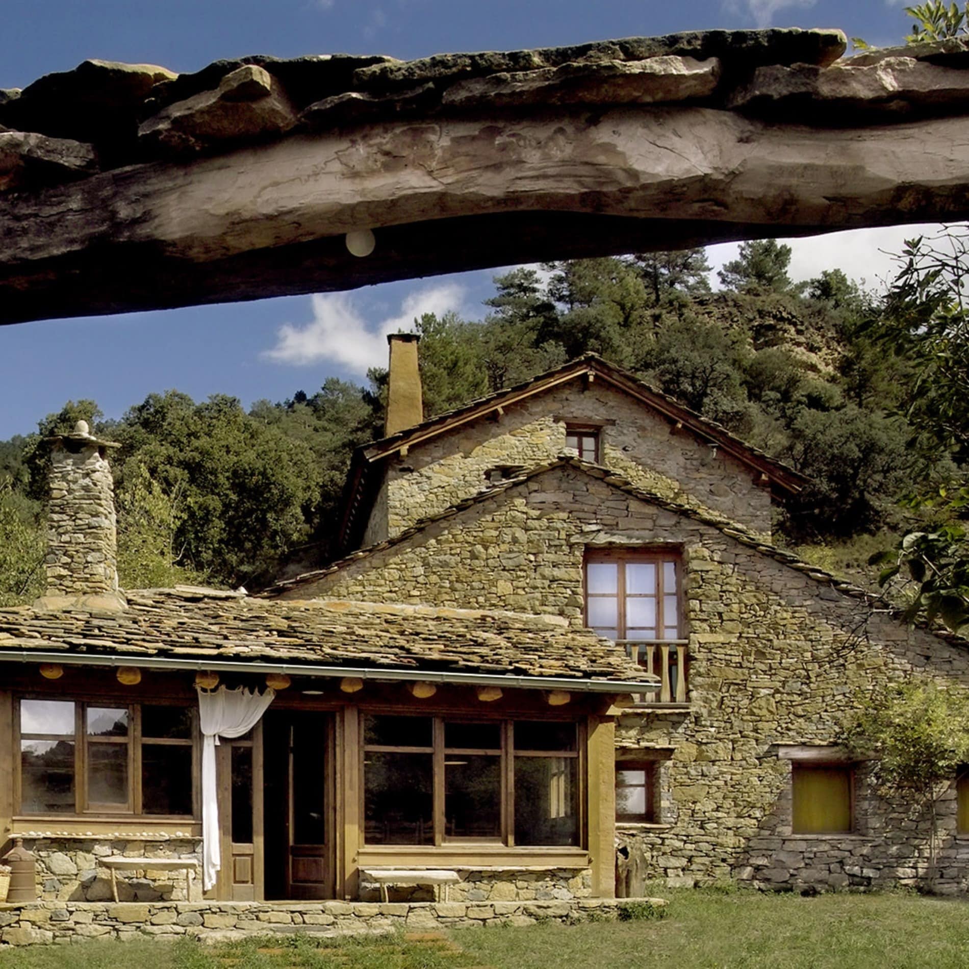 Espectacular casa rural de piedra situada en un entorno montañoso inigualable