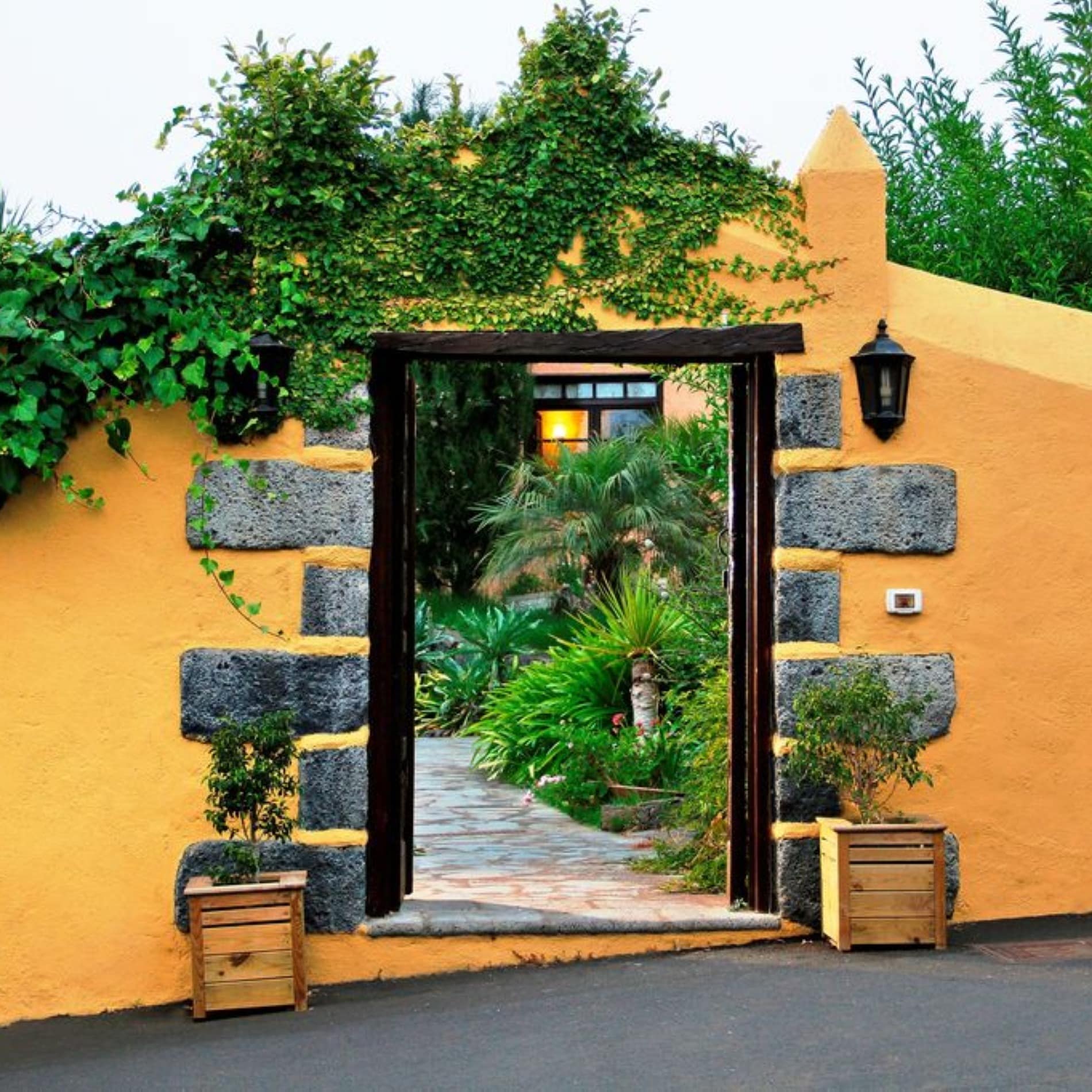Encantadora entrada de una casa rural en Tenerife