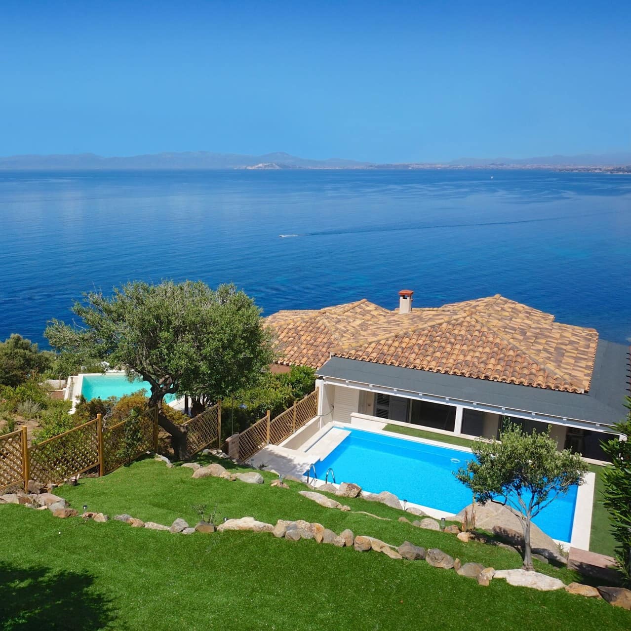 Villa a picco sul mare