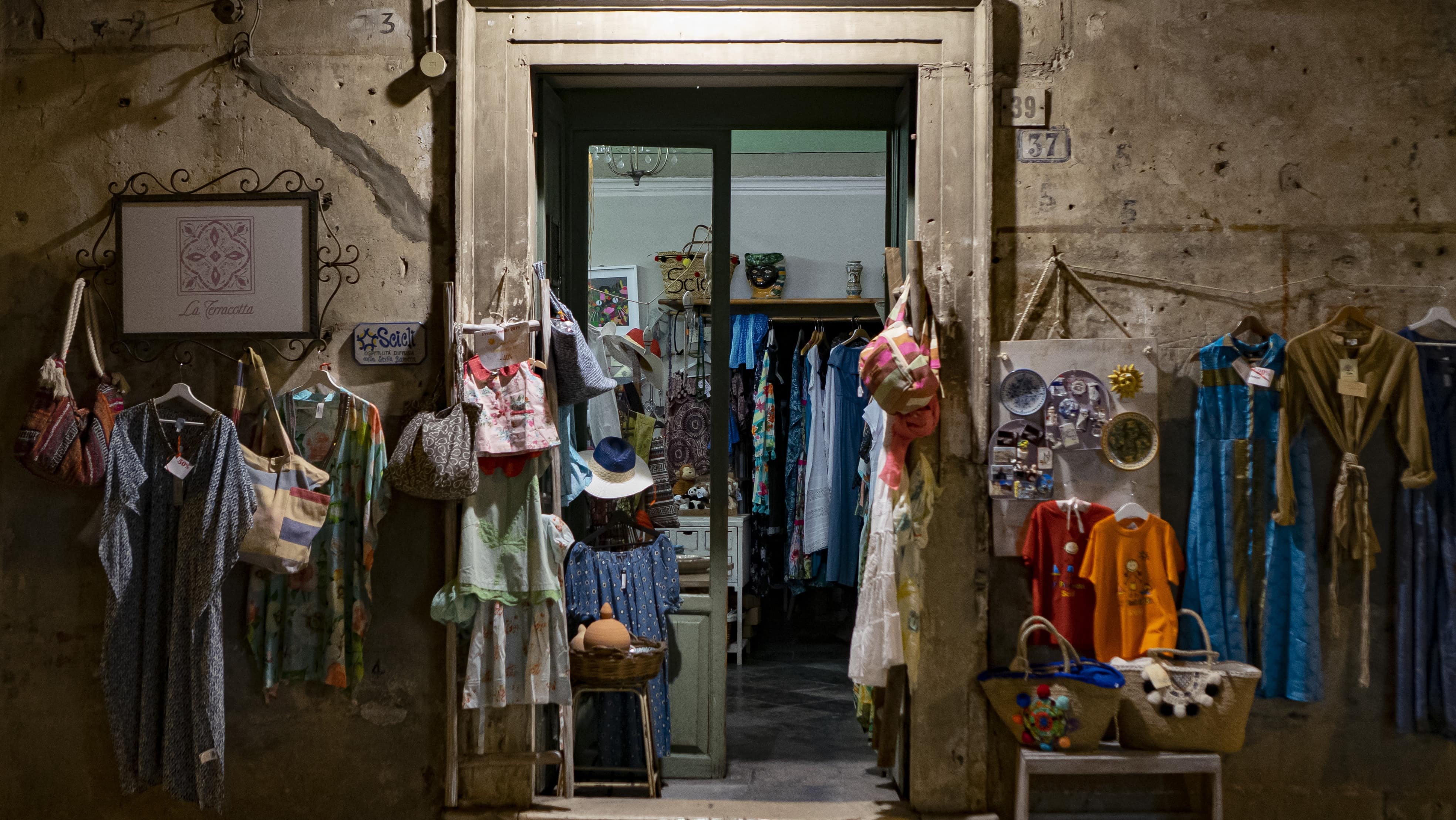 Clothes shop, Scicli, RG, Italia, STOCK