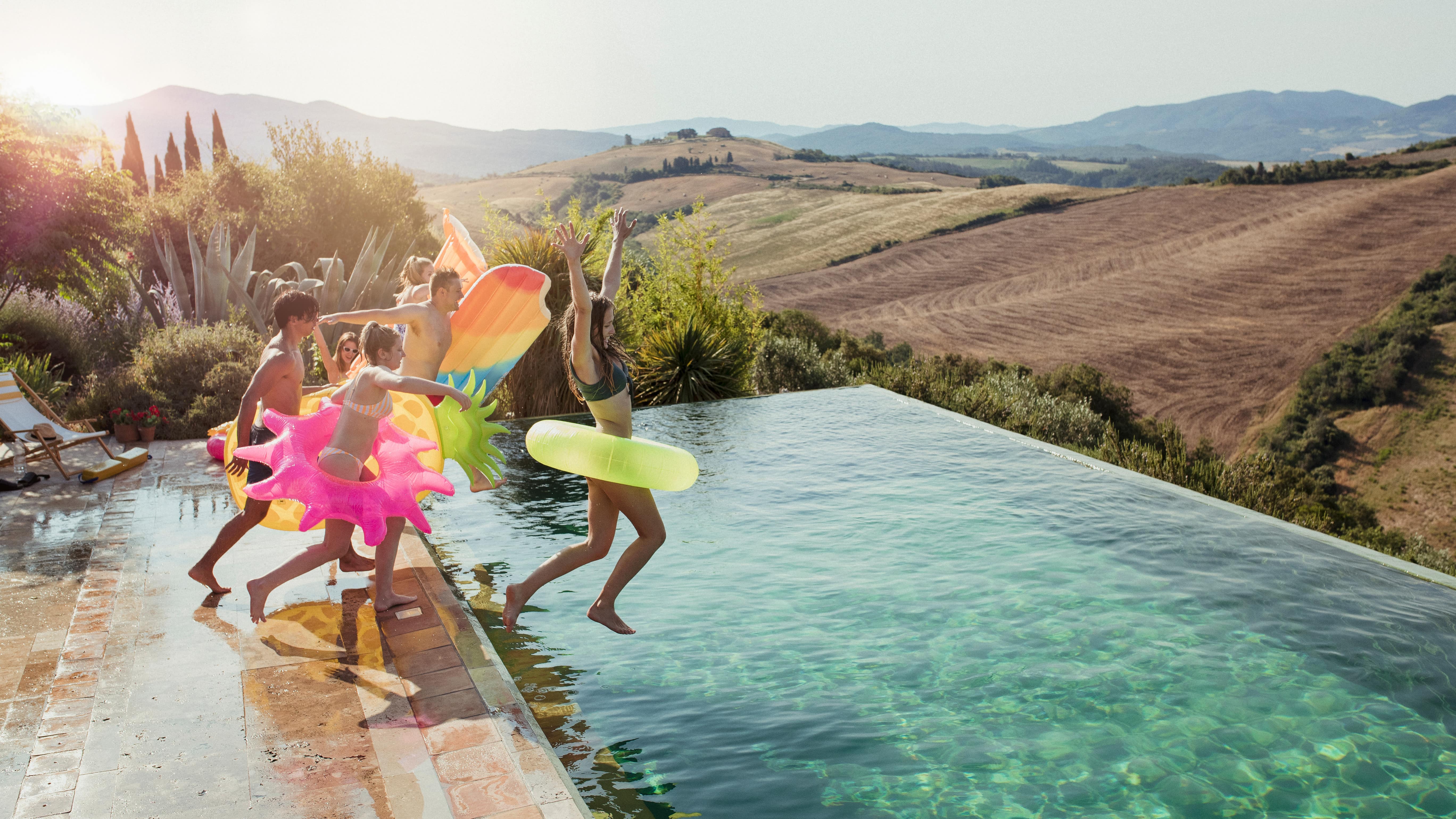 Viaggia come un re, scegli una villa con piscina in affitto