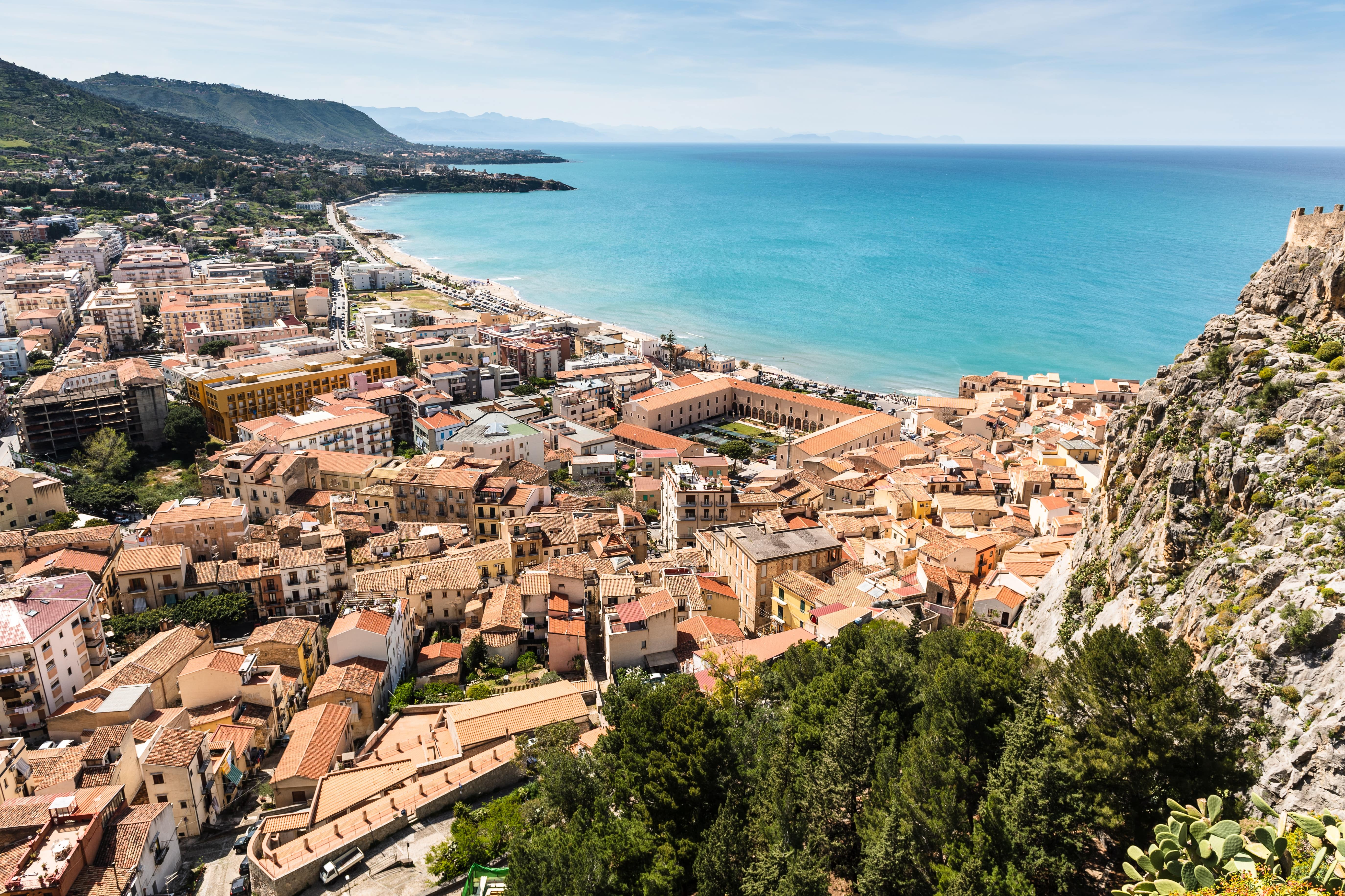 Stock image - Looking down on the city bay of Cefalù, Sicily, Italy - Photo by Jacek Dylag on Unsplash