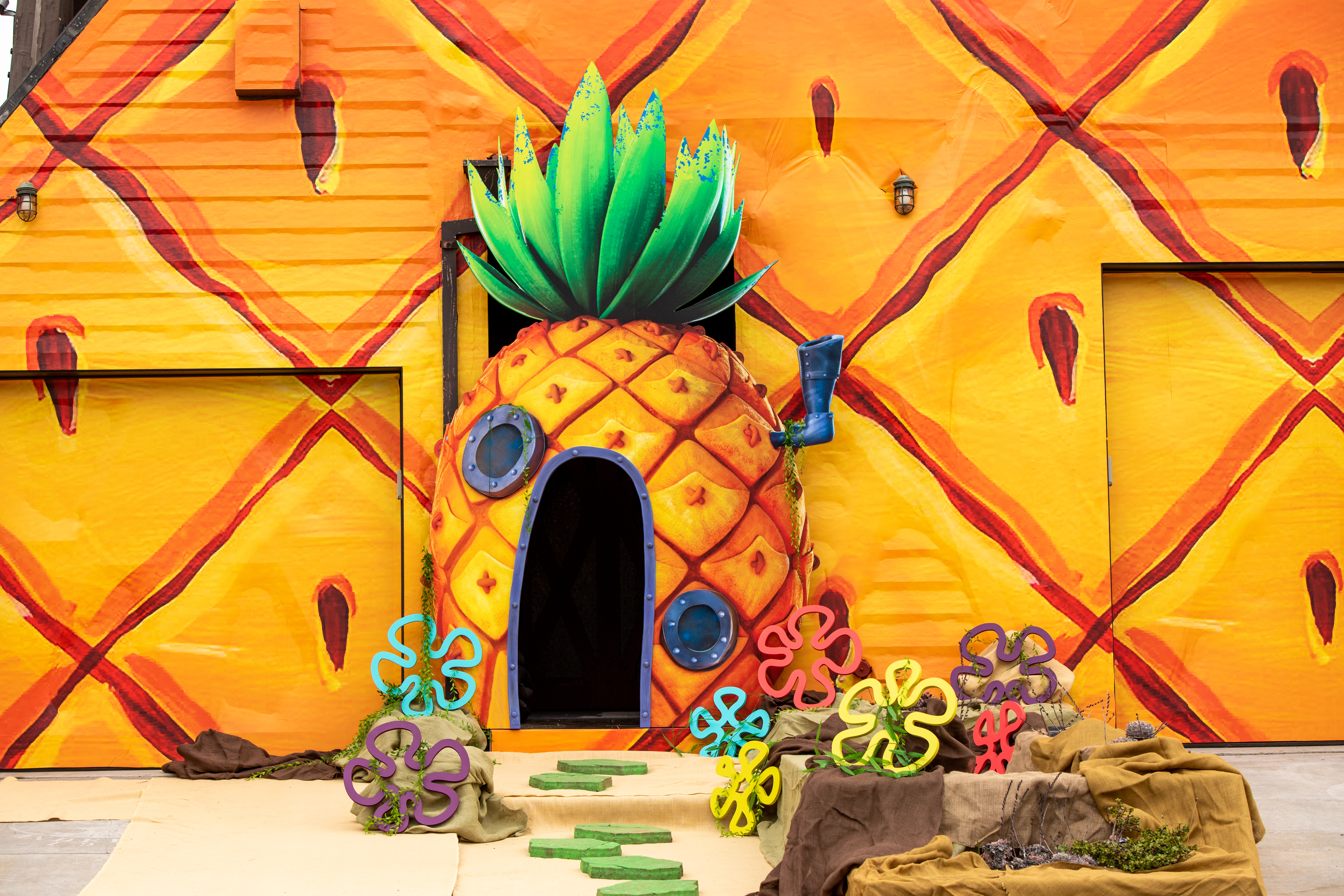 Vrbo and Paramount Home Entertainment team up on a Pineapple Waaaaaaaay Over the Sea