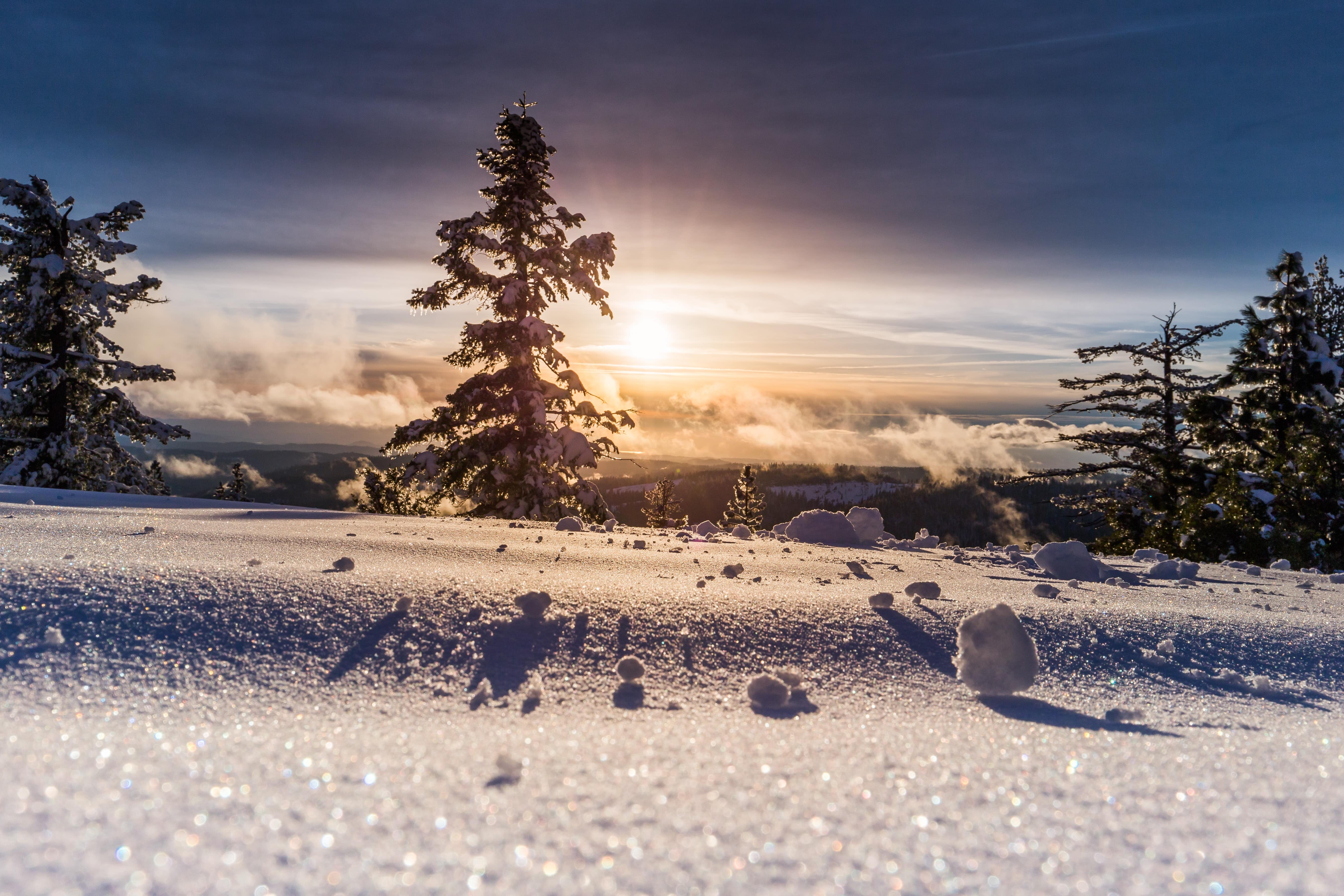 Stock image - Skiiing in Kirkwood, USA - Sunset/sunrise on a snowy mountain - Photo by Denys Nevozhai