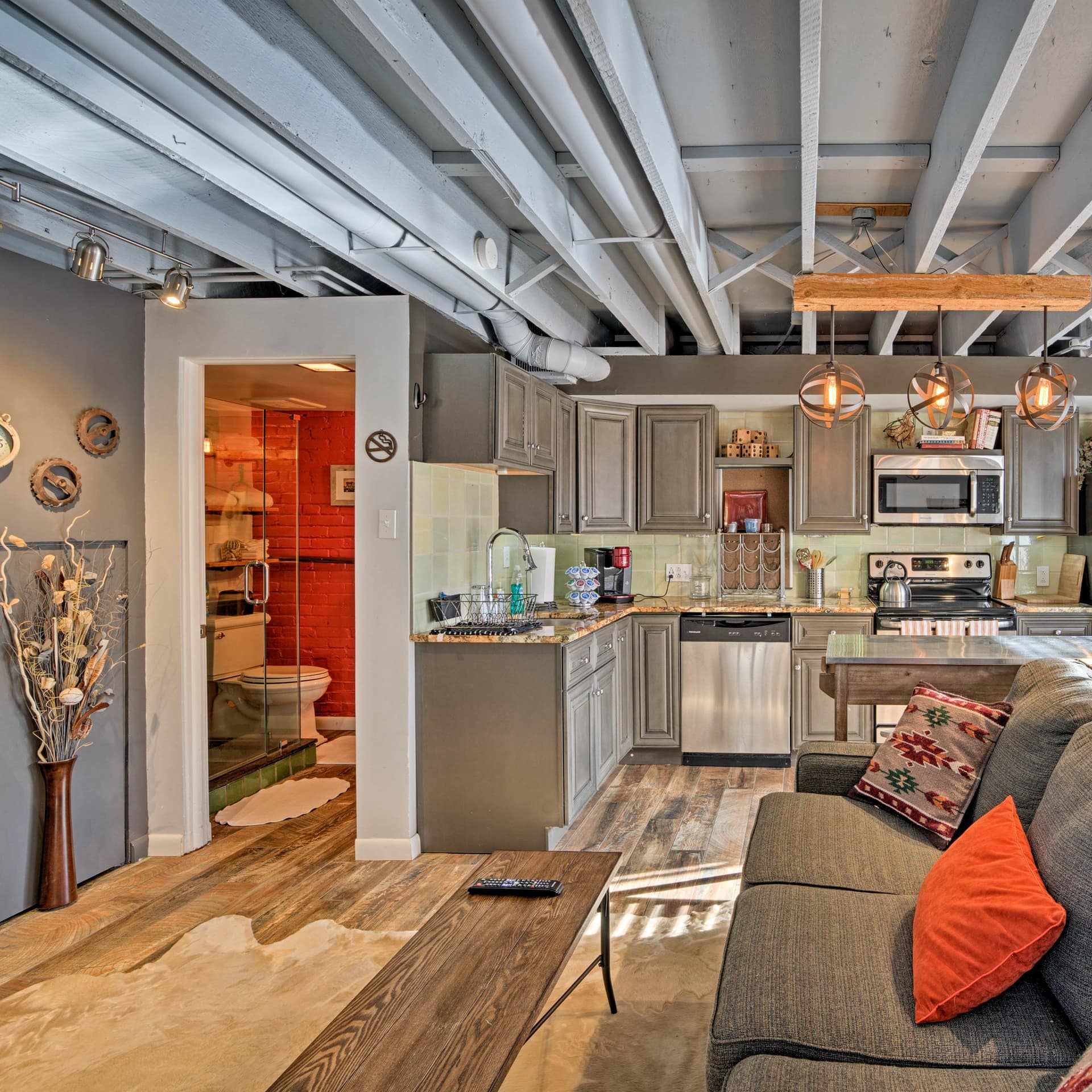 This intimate Denver cabin rental features hardwood floors and a blend of rustic and industrial accents.