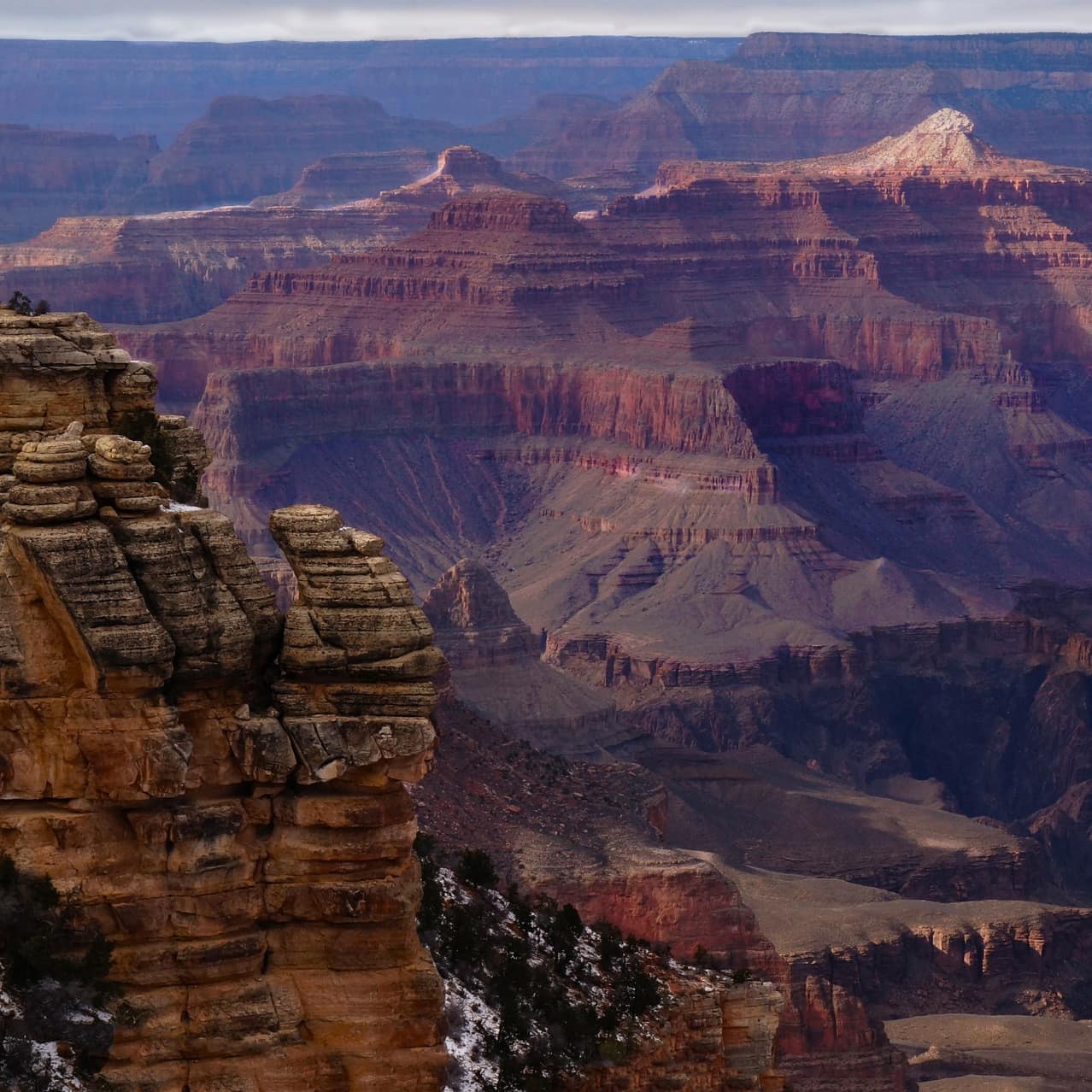 Cliffs and valleys of the Grand Canyon's South Rim