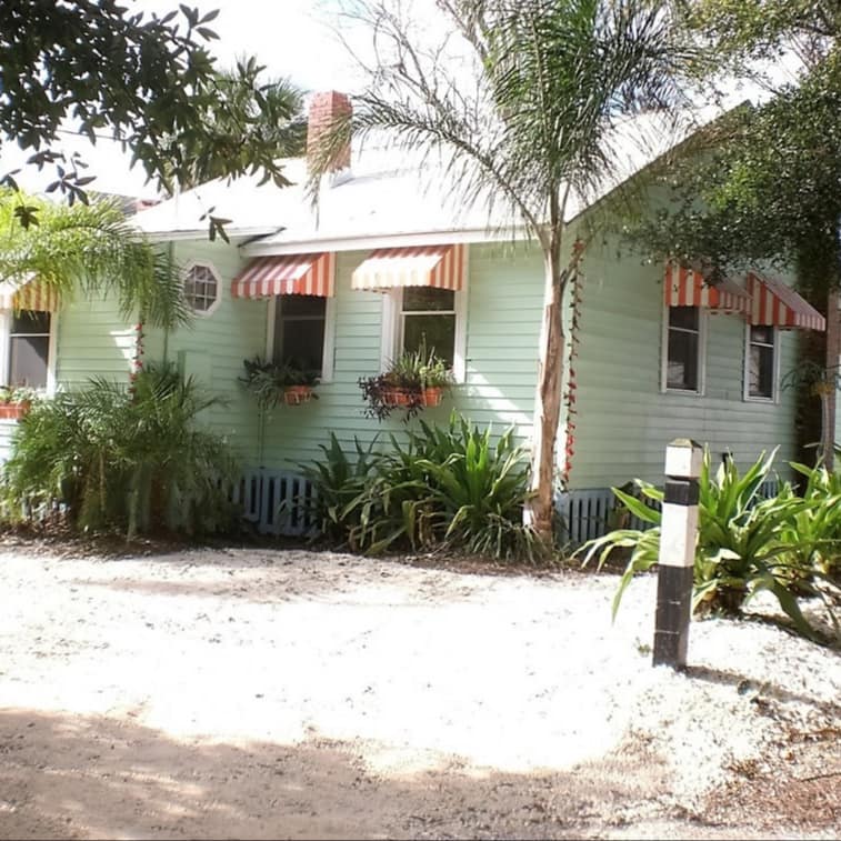 A cottage by the beaches of Tybee Island