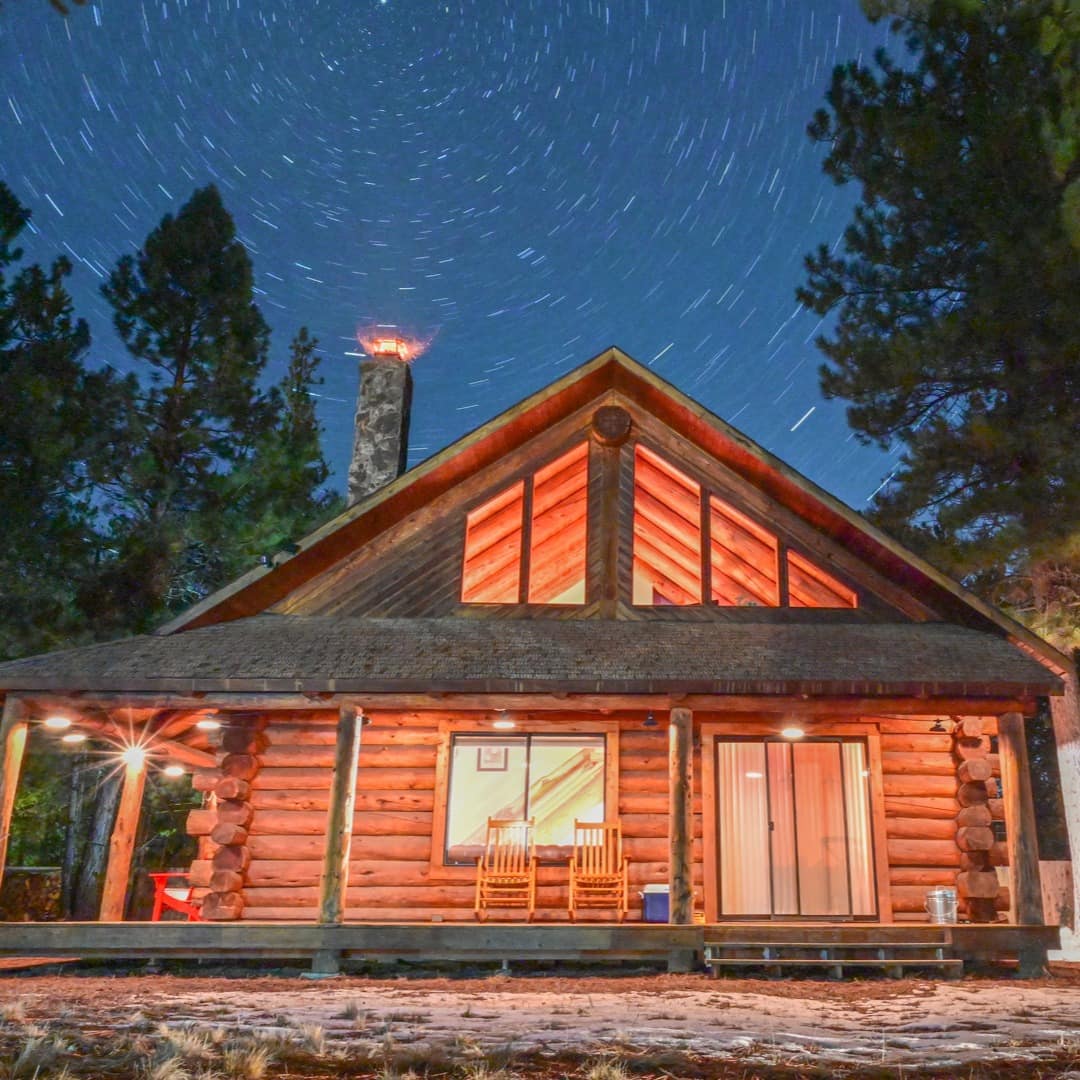Rustic log cabin and starry night sky in Bend, Oregon