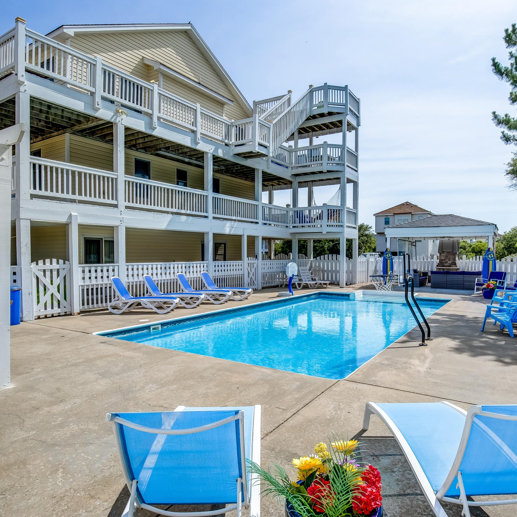 An example of a North Carolina beach house with a poo