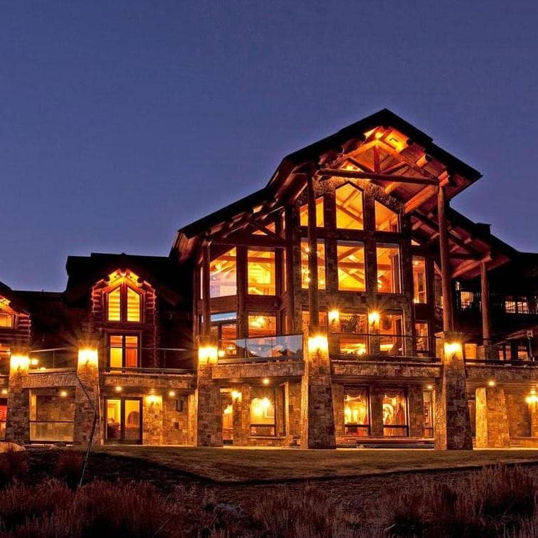 A luxury Mammoth Lakes lodge vacation rental with room for 20 guests