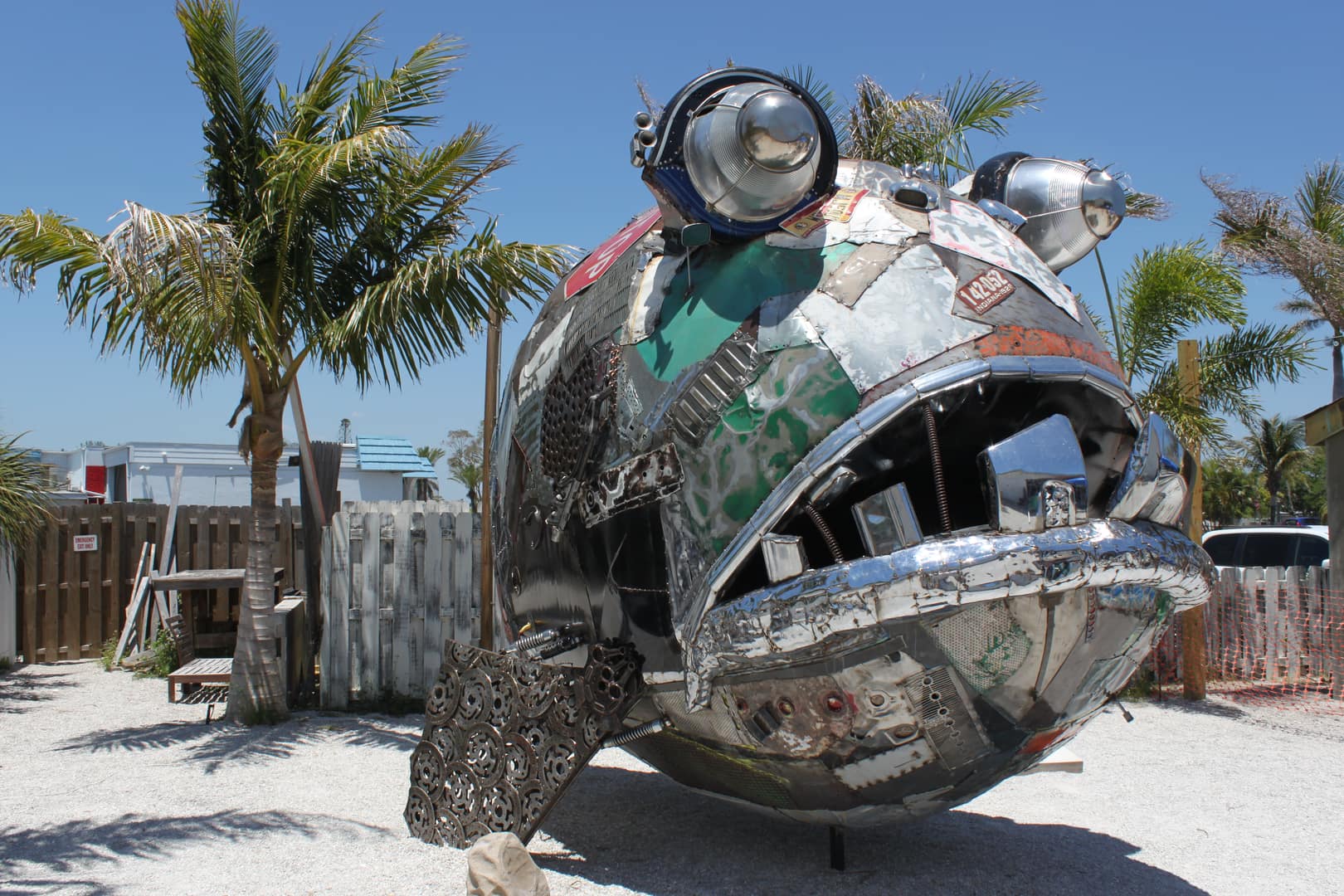 picture of a tin fish statue at the Ugly Grouper, a restaurant in the Bradenton area