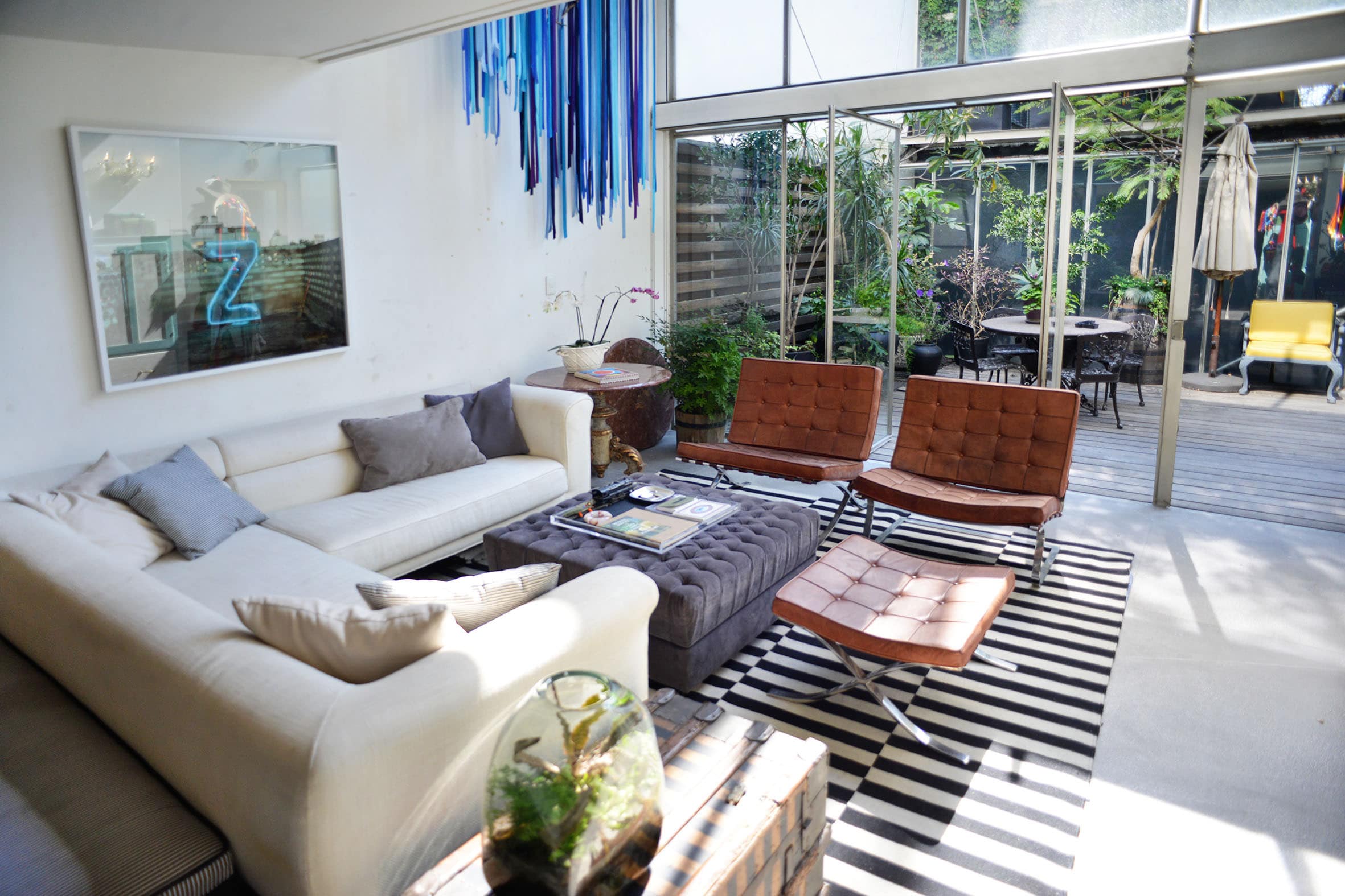 This is a 2-bedroom home with 3 floors and an unbeatable location in the middle of Mexico City