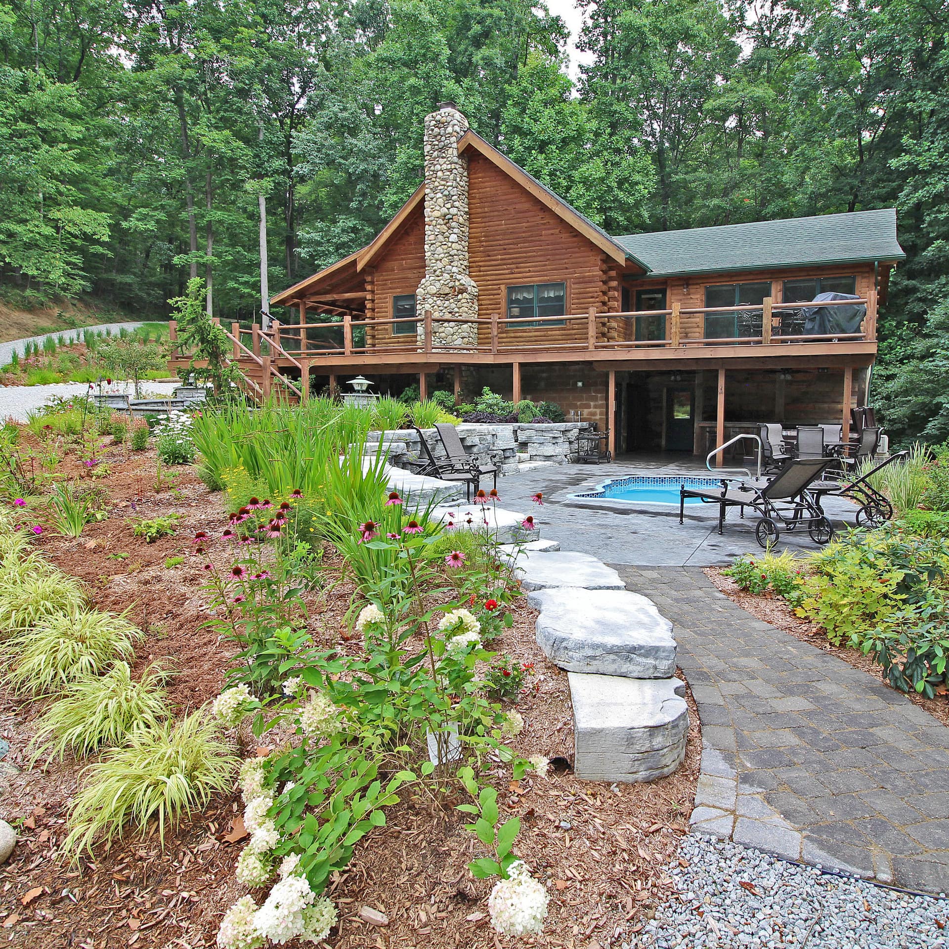 Luxury log cabin with a swimming pool