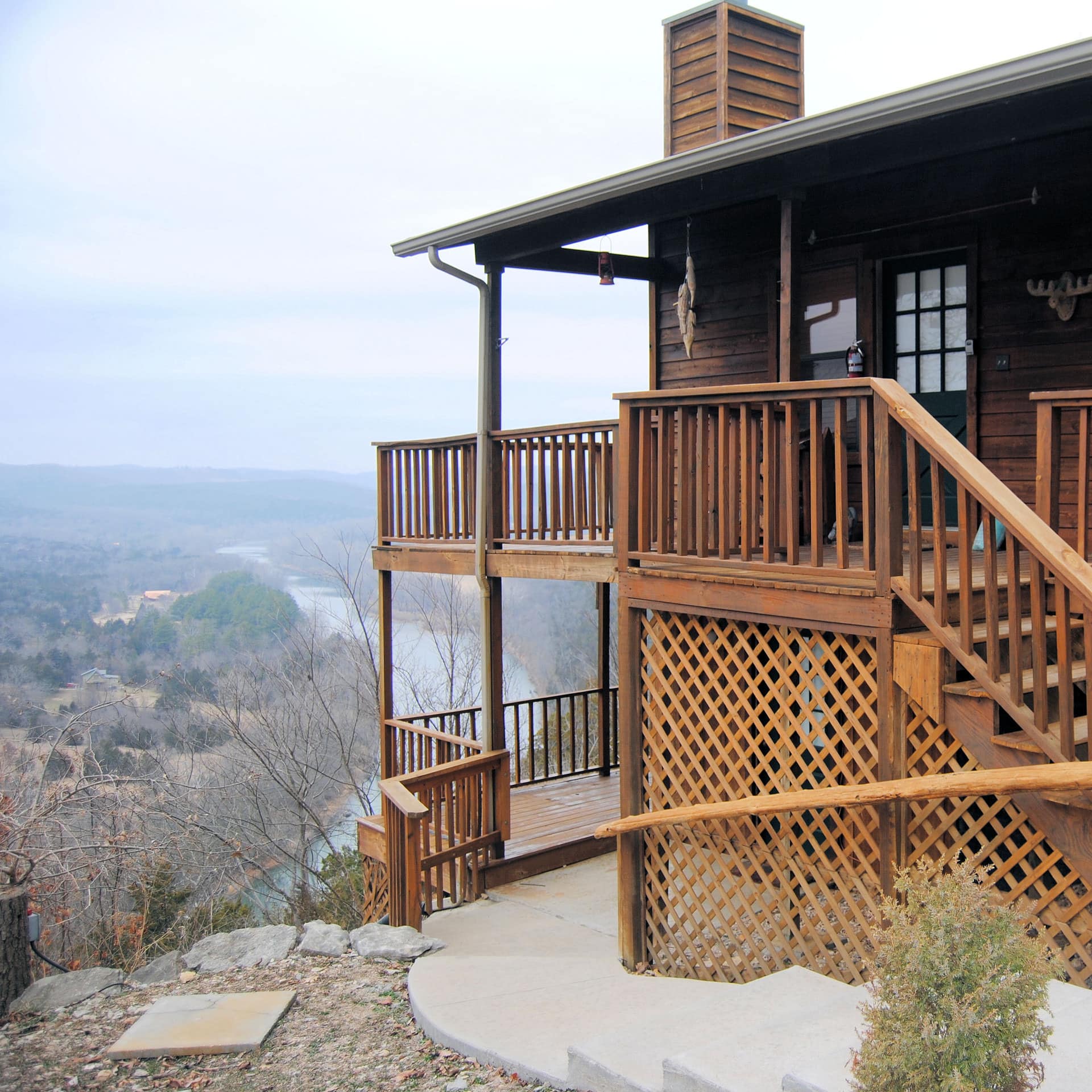This Eureka Springs cabin’s multiple decks provide high vantage points of the nearby river.