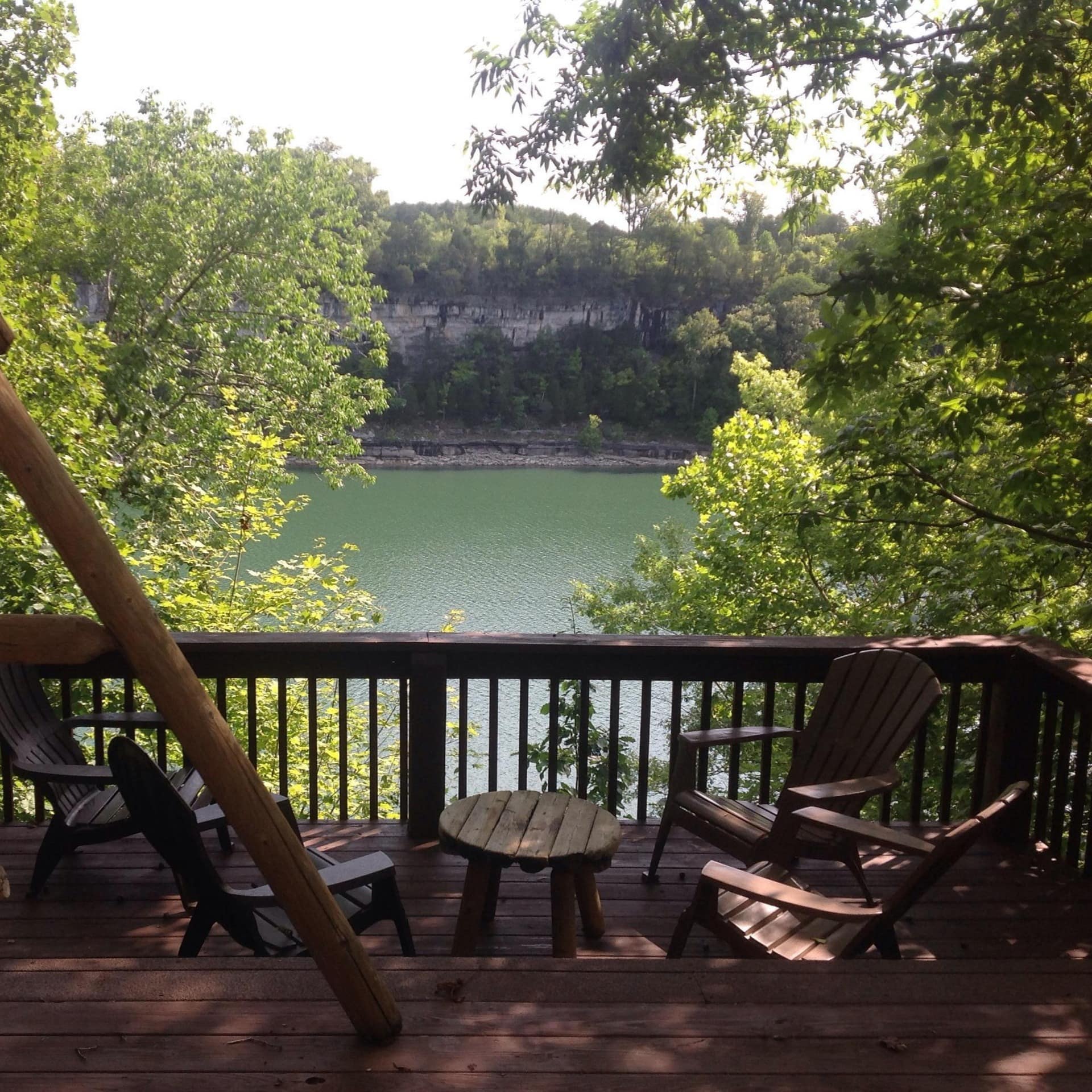 This lakefront cabin comes with a furnished wood deck that features views of Lake Cumberland.