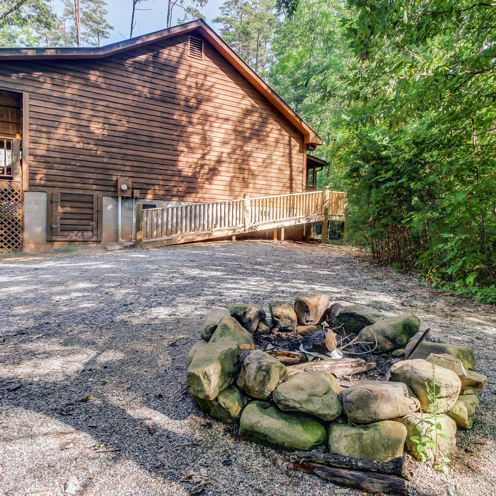 You can find plenty of cabins with fire pits near the Blue Ridge Mountains.