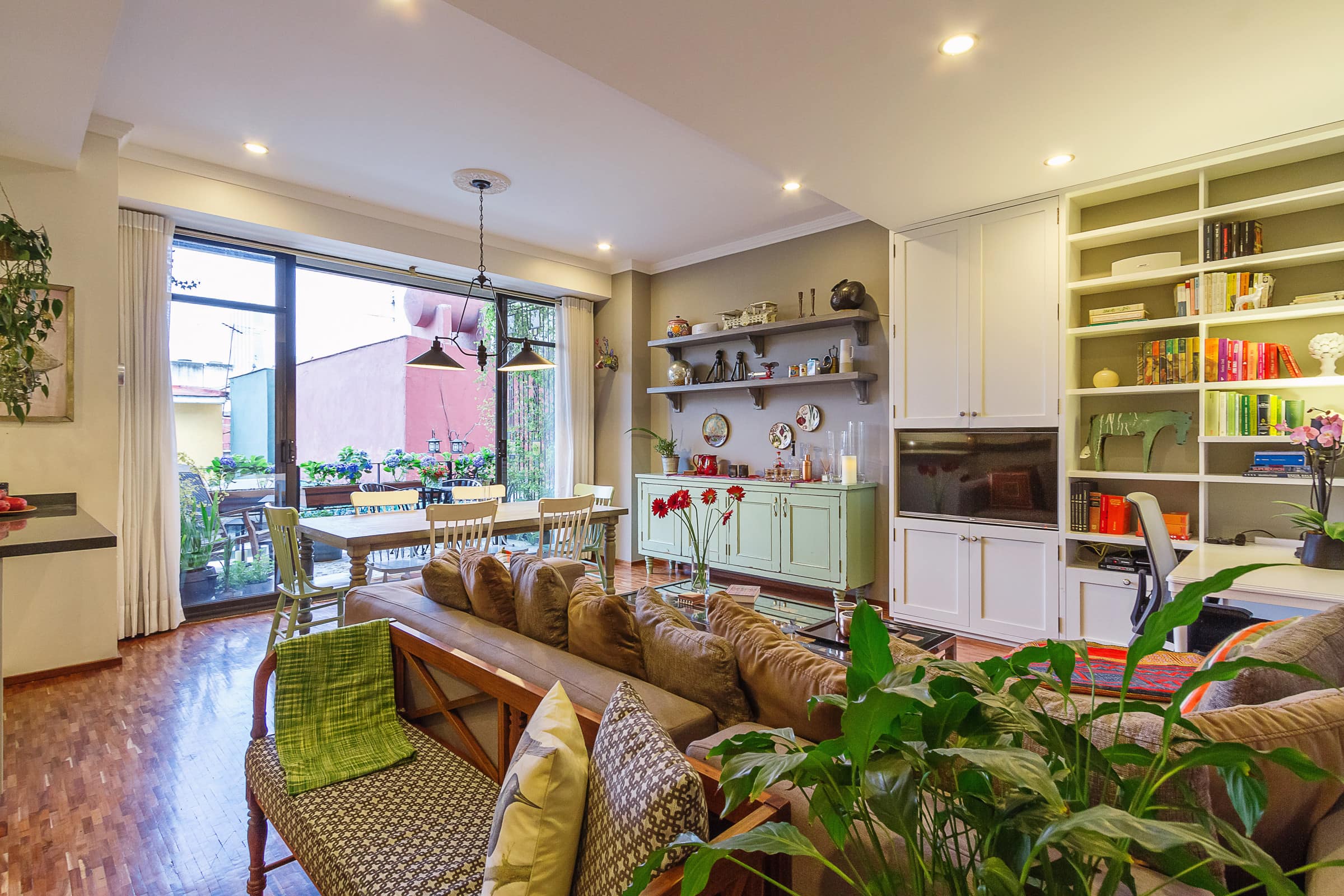 This 2-bedroom apartment offers an oasis in the middle of Mexico City