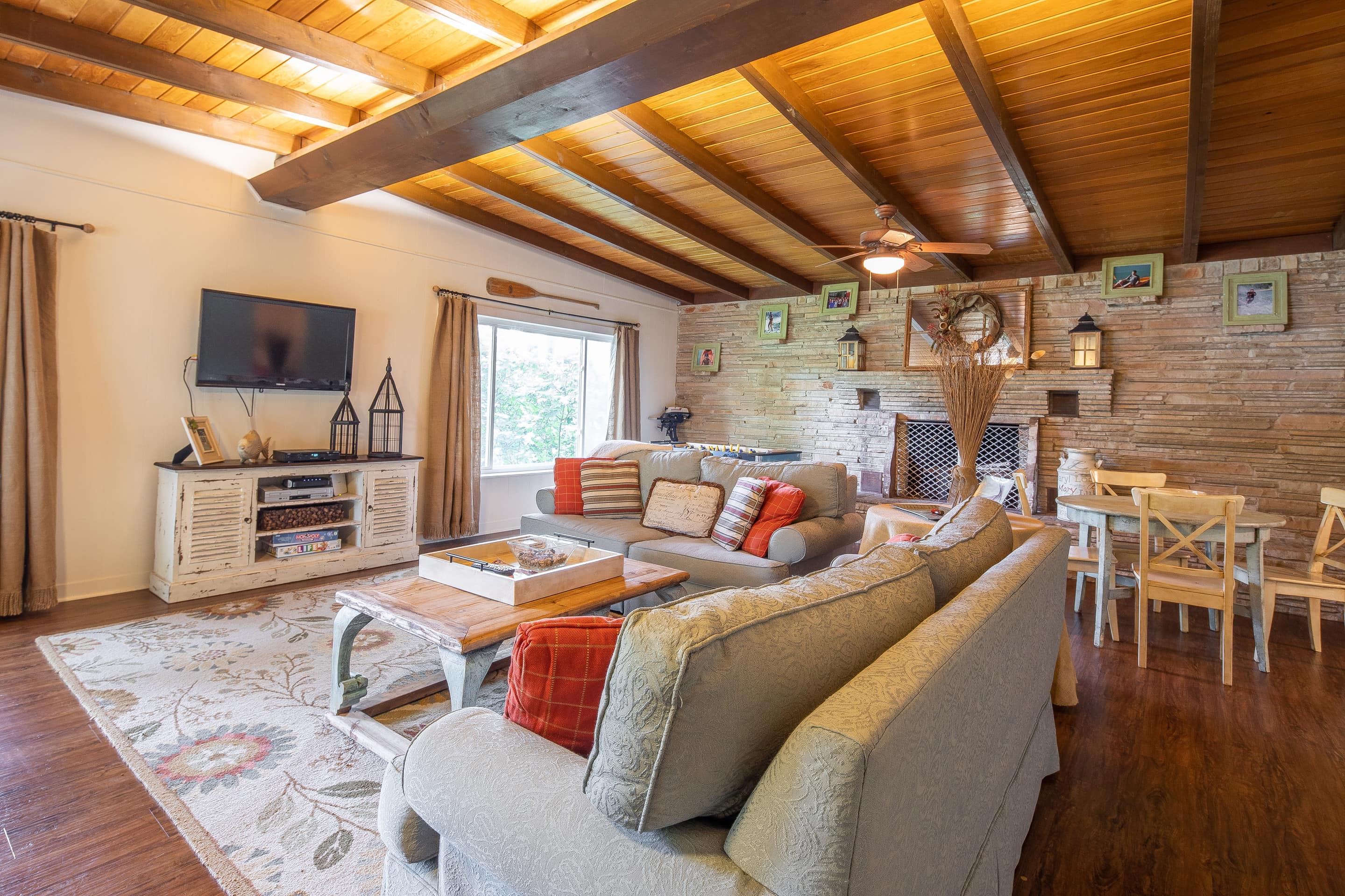 This waterfront home in New Braunfels sleeps up to 10 guests