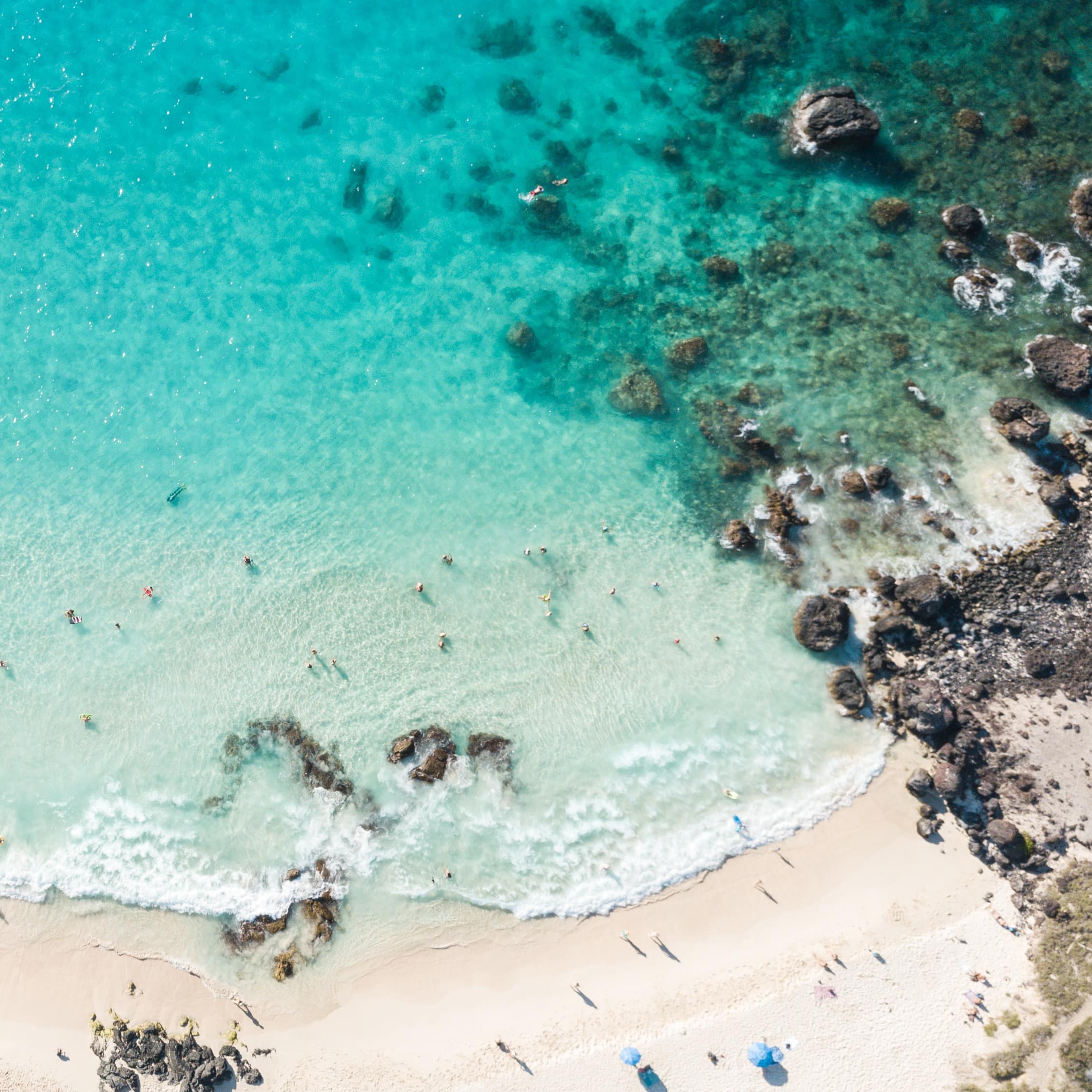 An aerial shot of the glowing beaches and seas at Kailua-Kona