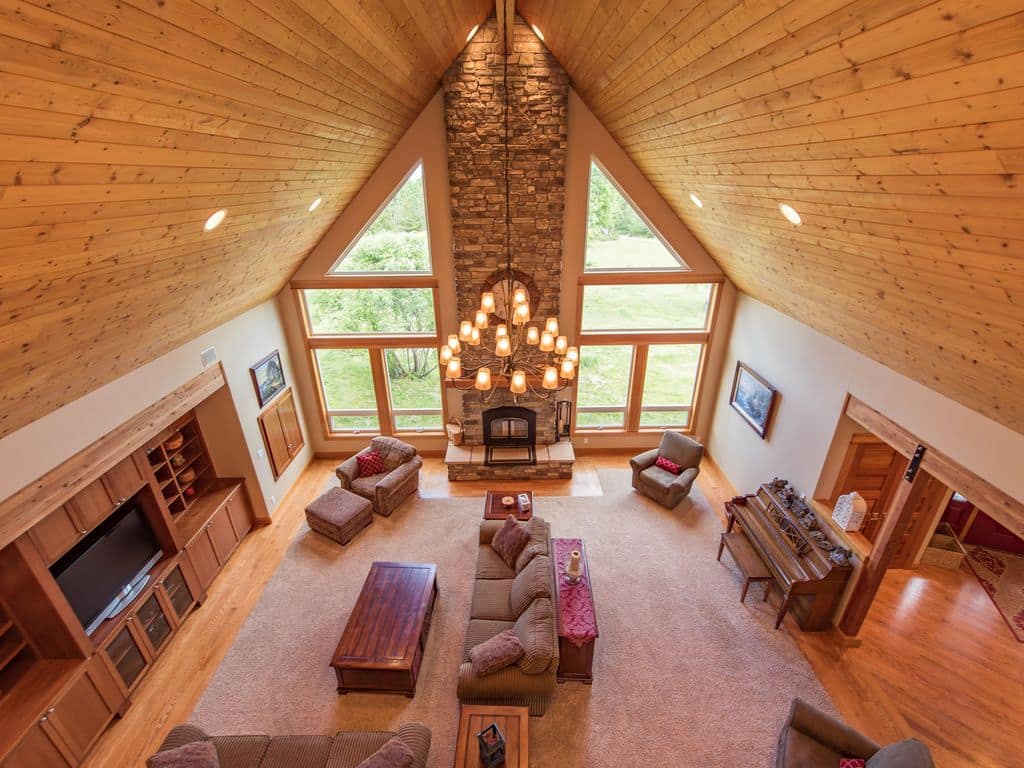 A luxurious and rustic cabin in Port Angeles, Washington