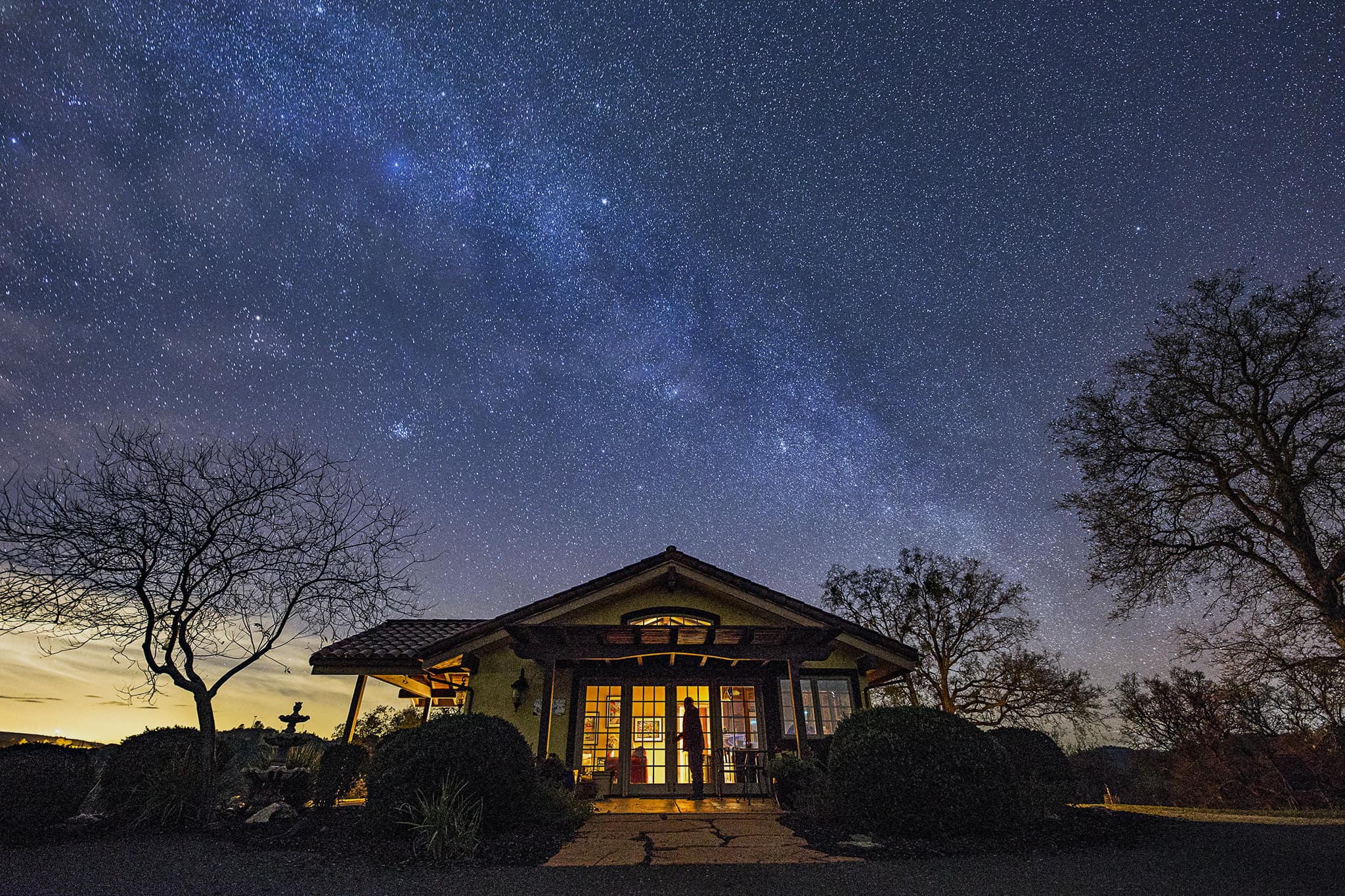 This luxury hideaway in Vallecito features stunning lake and vineyard views