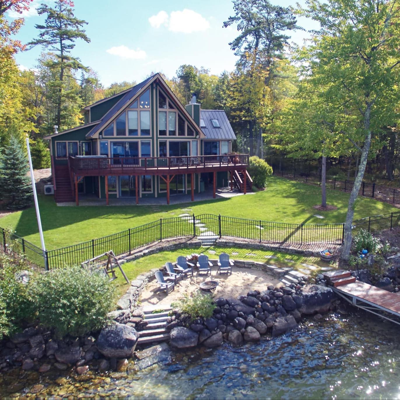 A luxury lakefront vacation rental at Lake Winnipesaukee, NH
