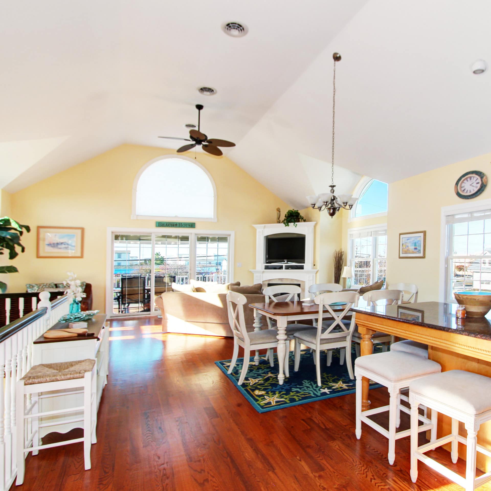 The spacious light-filled living and dining area inside an Avalon, NJ, vacation rental