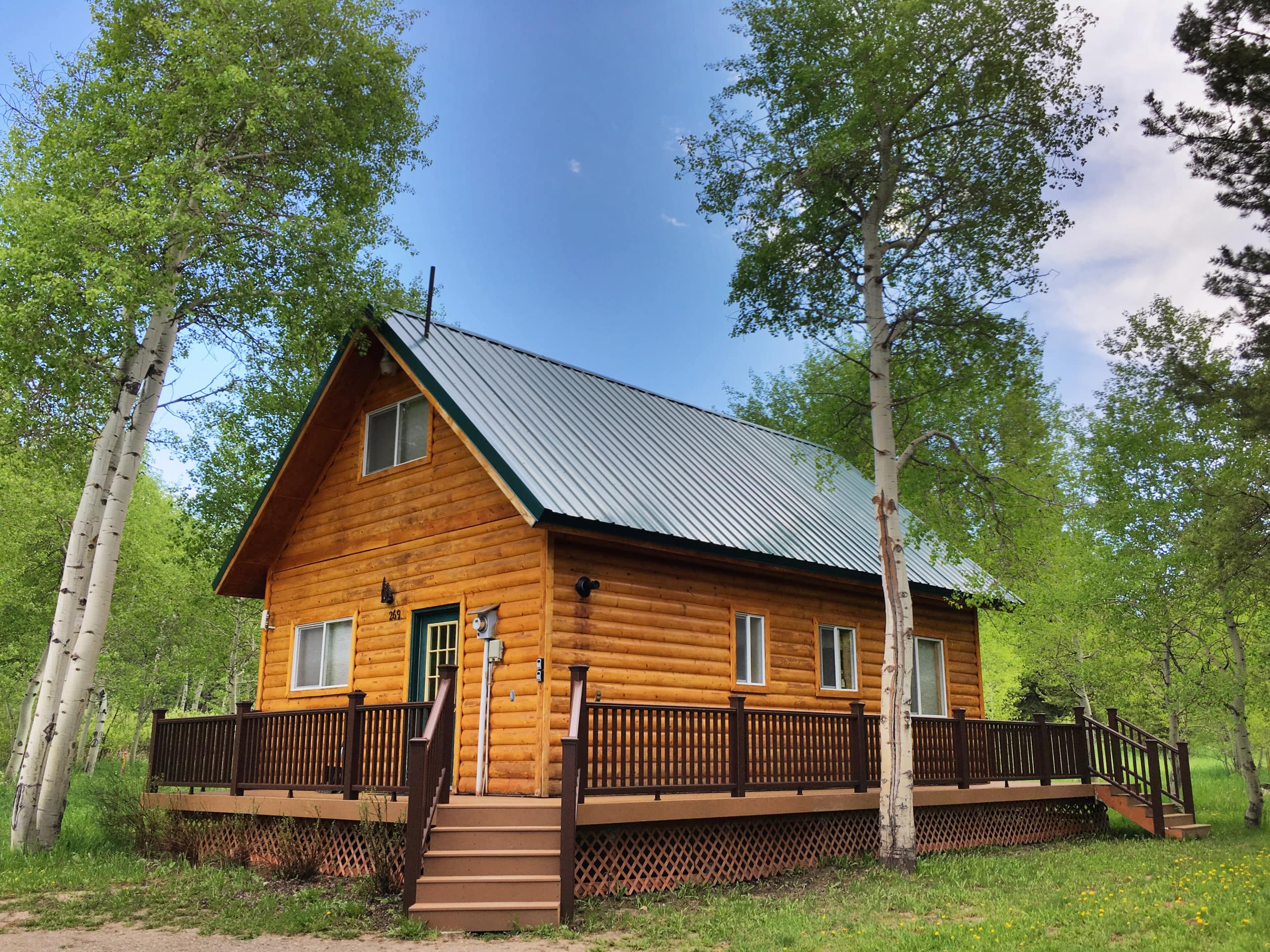 Log cabin in a peaceful, verdant spot near West Yellowstone