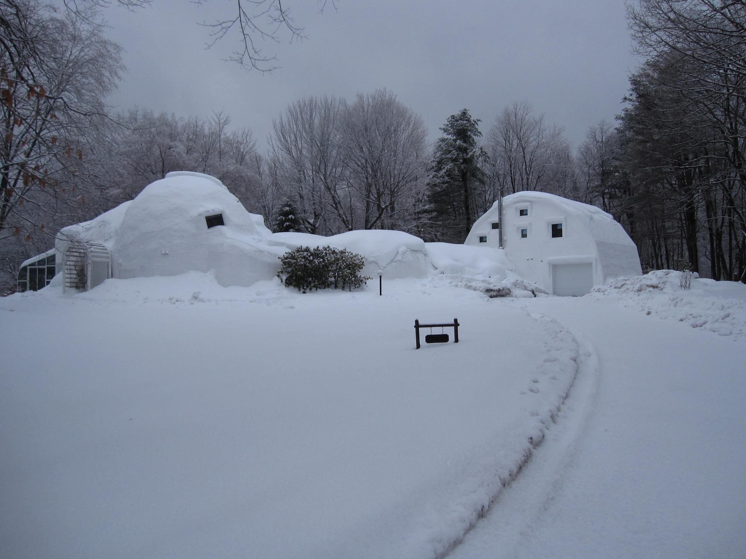 The Prana Residence-Spa features a solarium, indoor pool, and jacuzzi to stay warm even in the dead of winter.