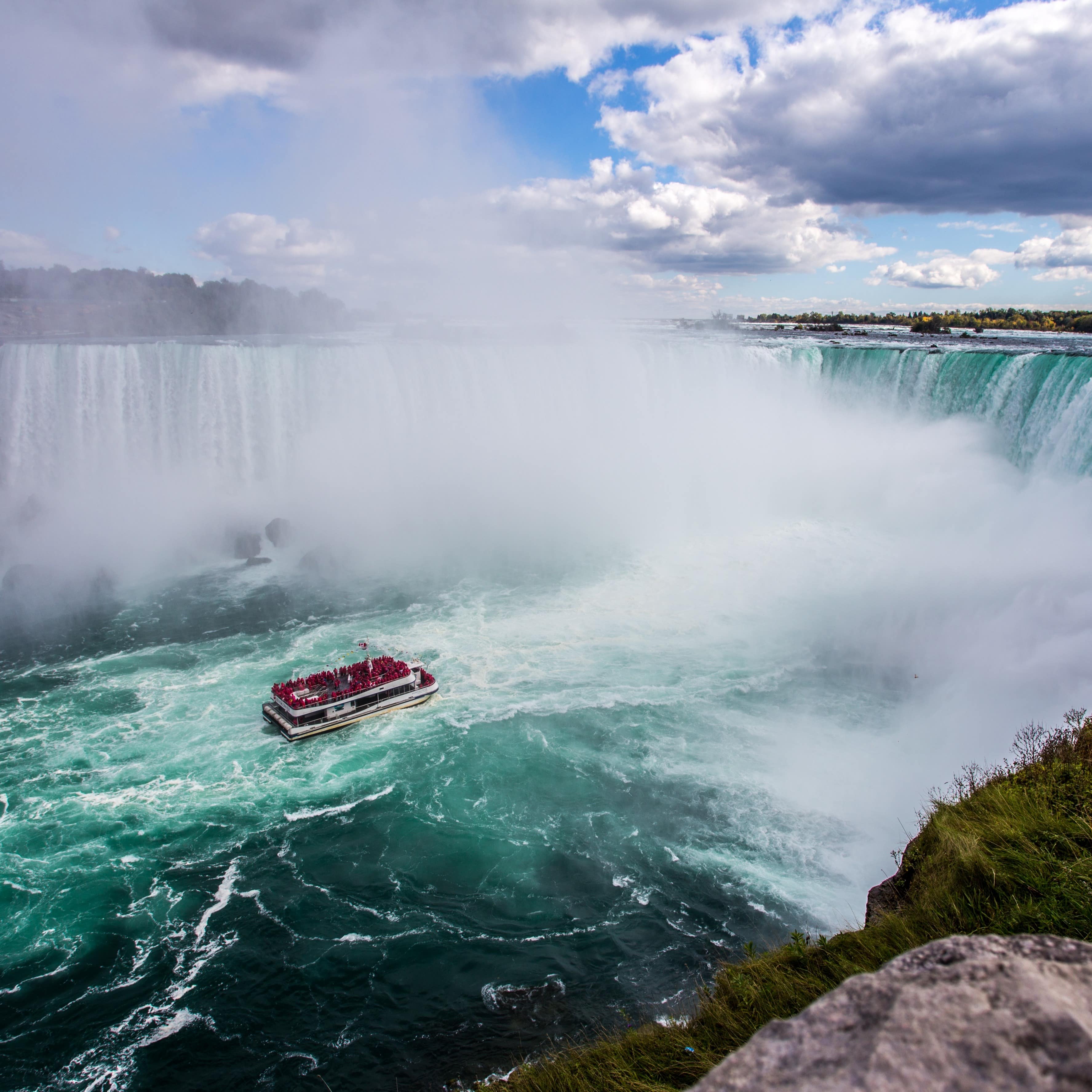 A boat in Niagara Falls
