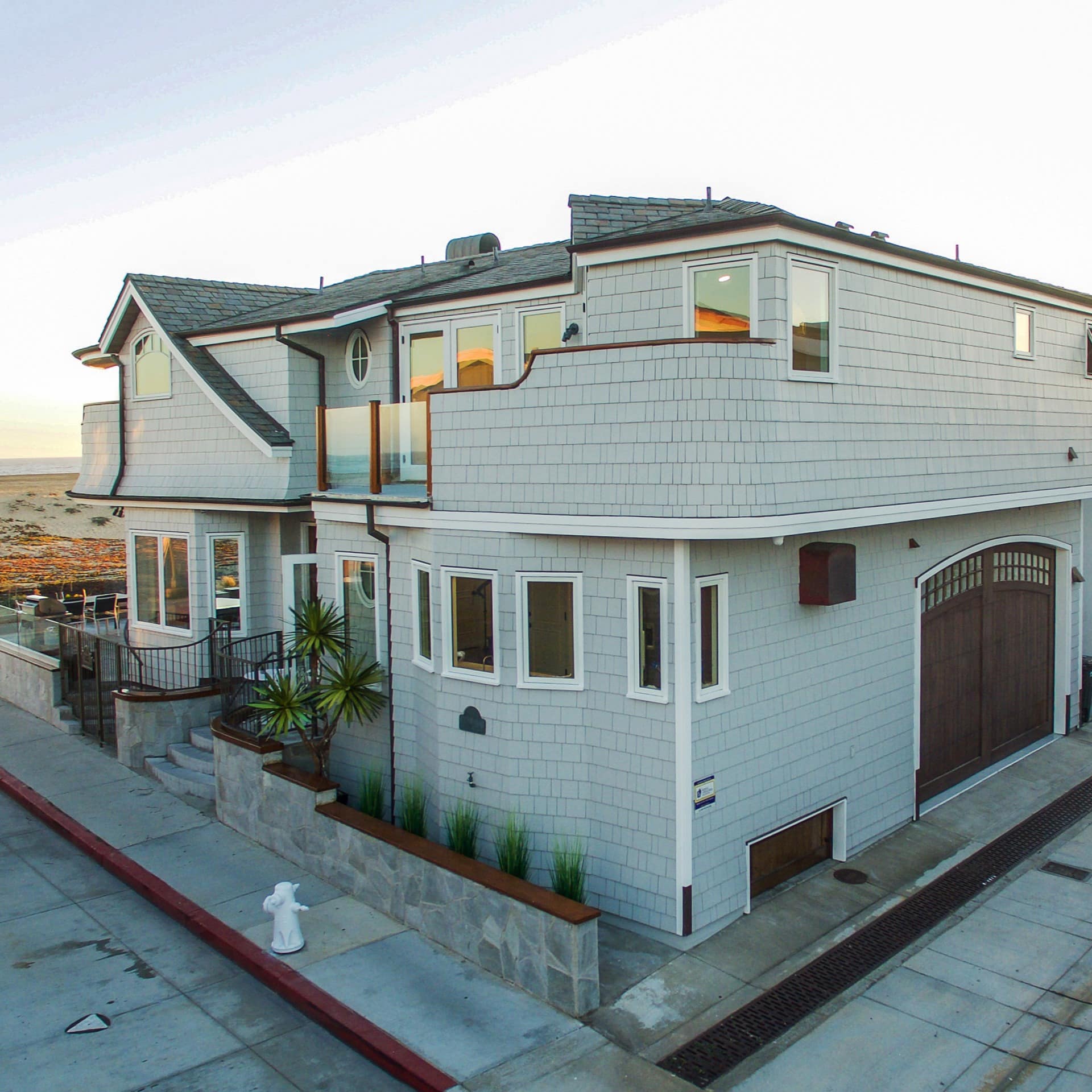 A deluxe, luxury home stands on the coast of Balboa in Newport Beach