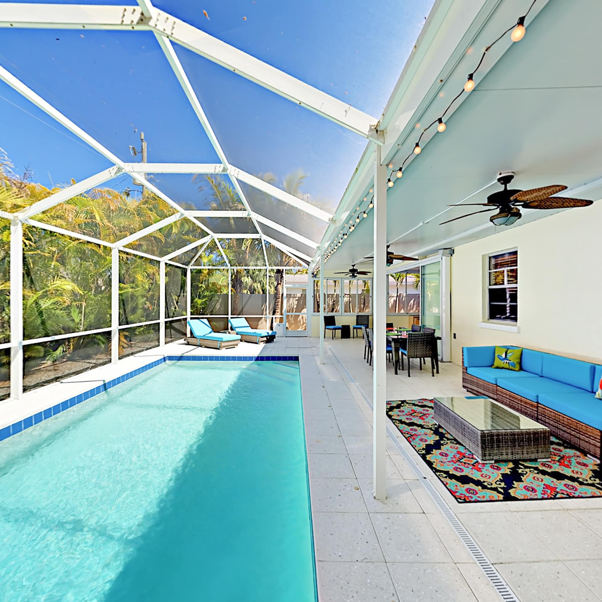The pool of a luxurious family vacation rental in Florida