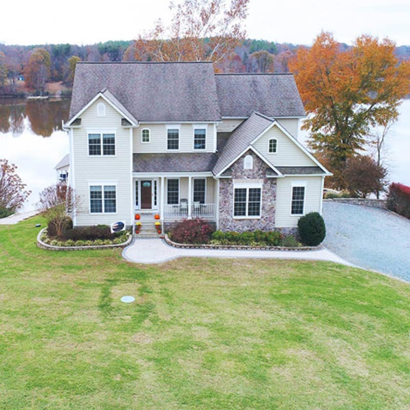 A six-bedroom lakefront vacation rental at Lake Anna