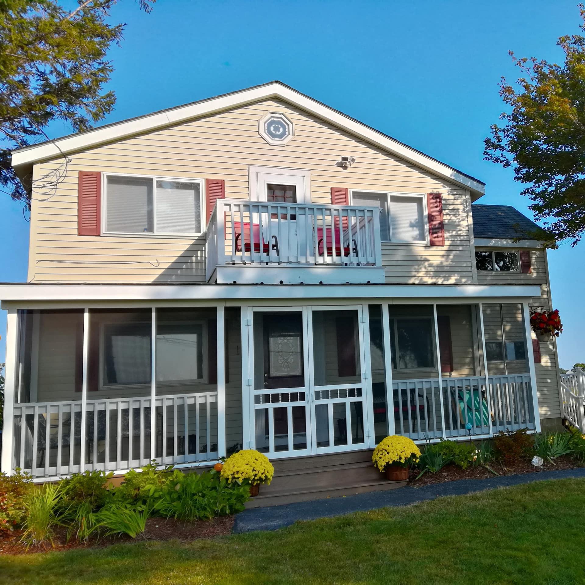 A three-bedroom vacation house rental in Hampton Beach, NH