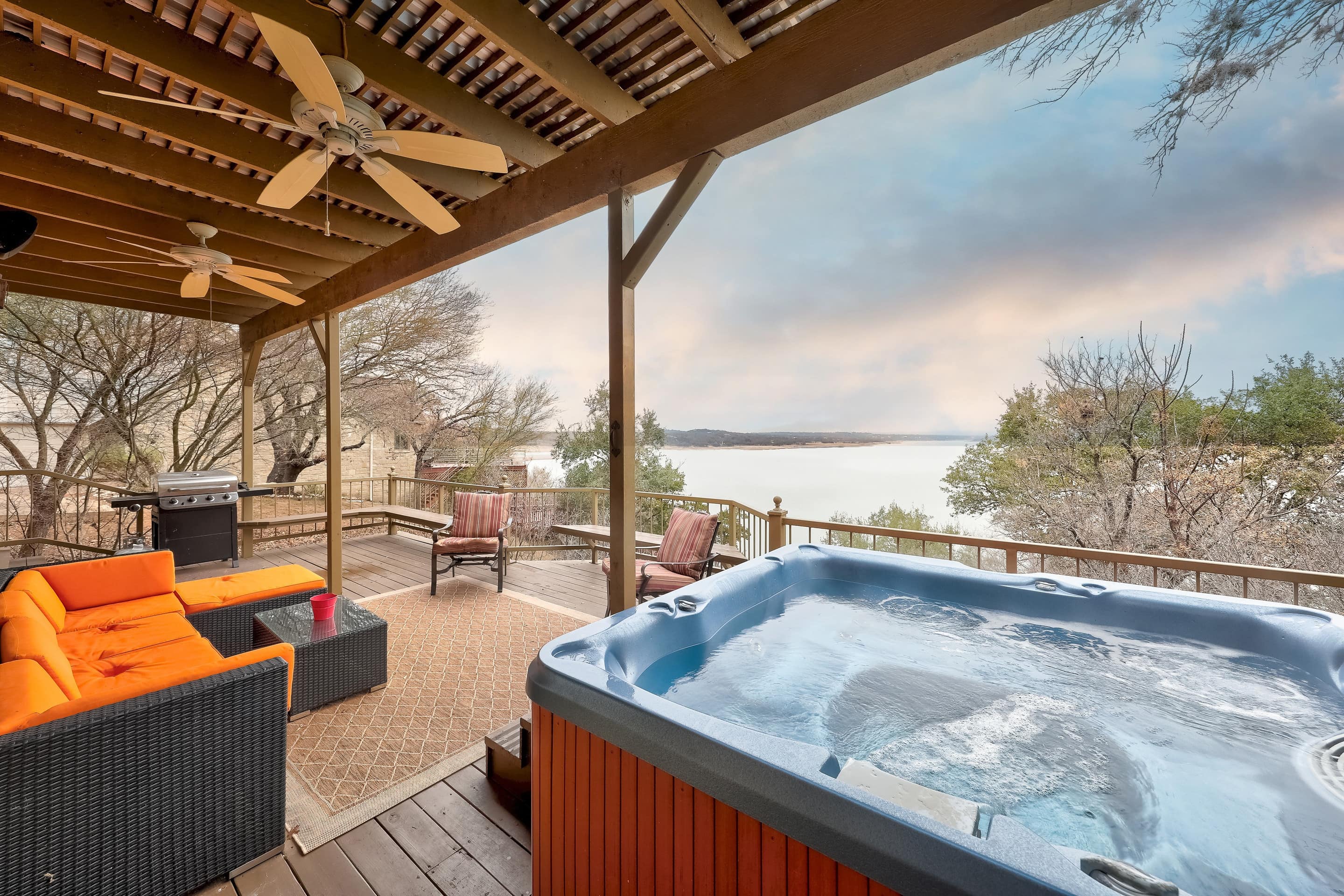This 2-bedroom lake house in Spicewood features a hot tub, water access, and breathtaking views